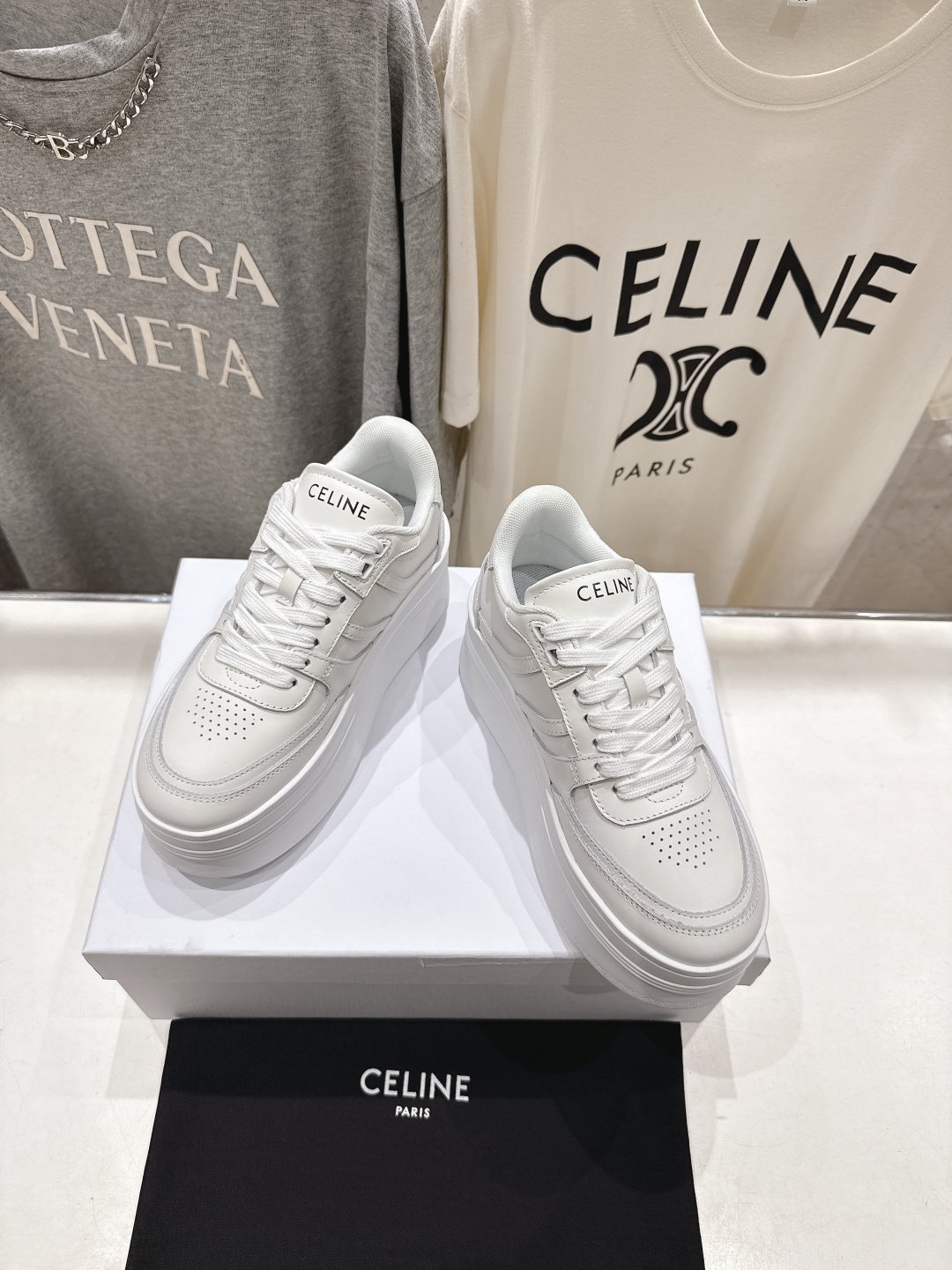 高版本出厂  厚底
 CELINE*思琳赛琳 2025ss新款徽标系带厚底休闲鞋小白鞋
简单舒服，干净利