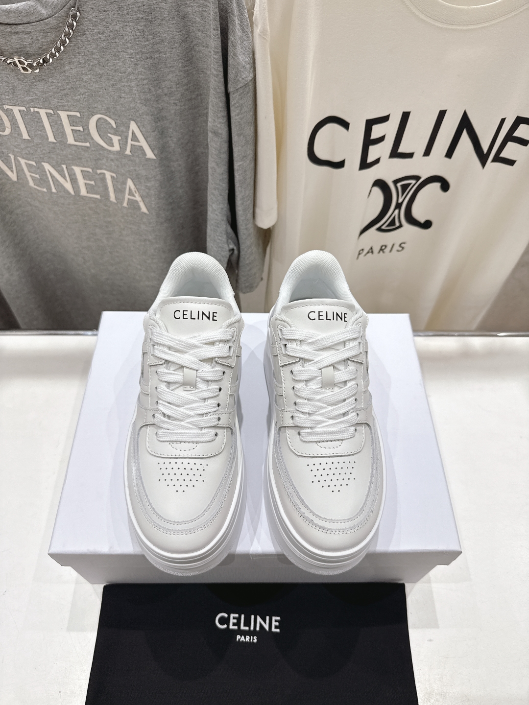 高版本出厂  厚底
 CELINE*思琳赛琳 2025ss新款徽标系带厚底休闲鞋小白鞋
简单舒服，干净利