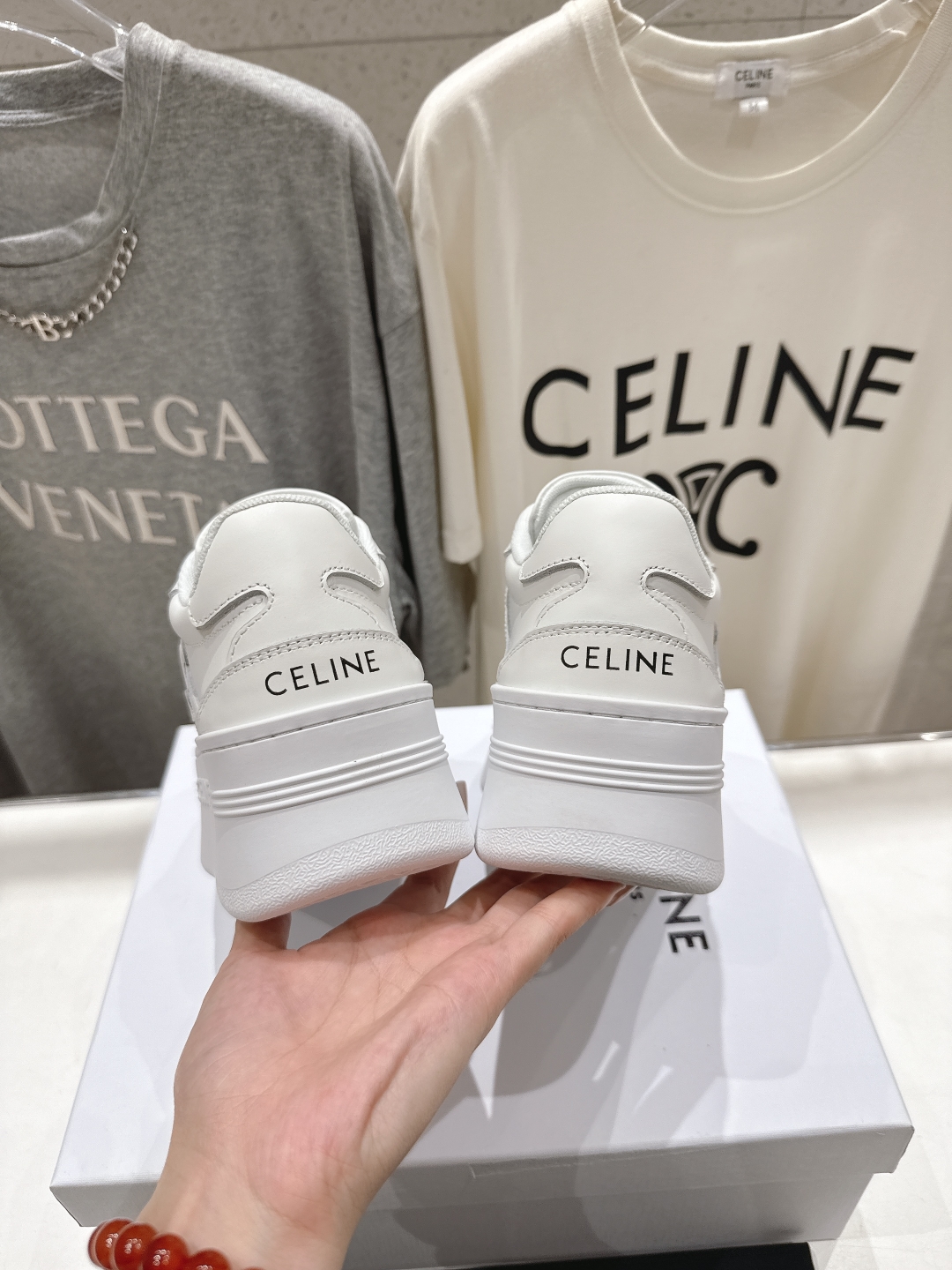 高版本出厂  厚底
 CELINE*思琳赛琳 2025ss新款徽标系带厚底休闲鞋小白鞋
简单舒服，干净利