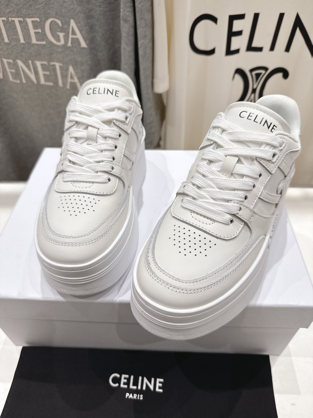 高版本出厂  厚底
 CELINE*思琳赛琳 2025ss新款徽标系带厚底休闲鞋小白鞋
简单舒服，干净利