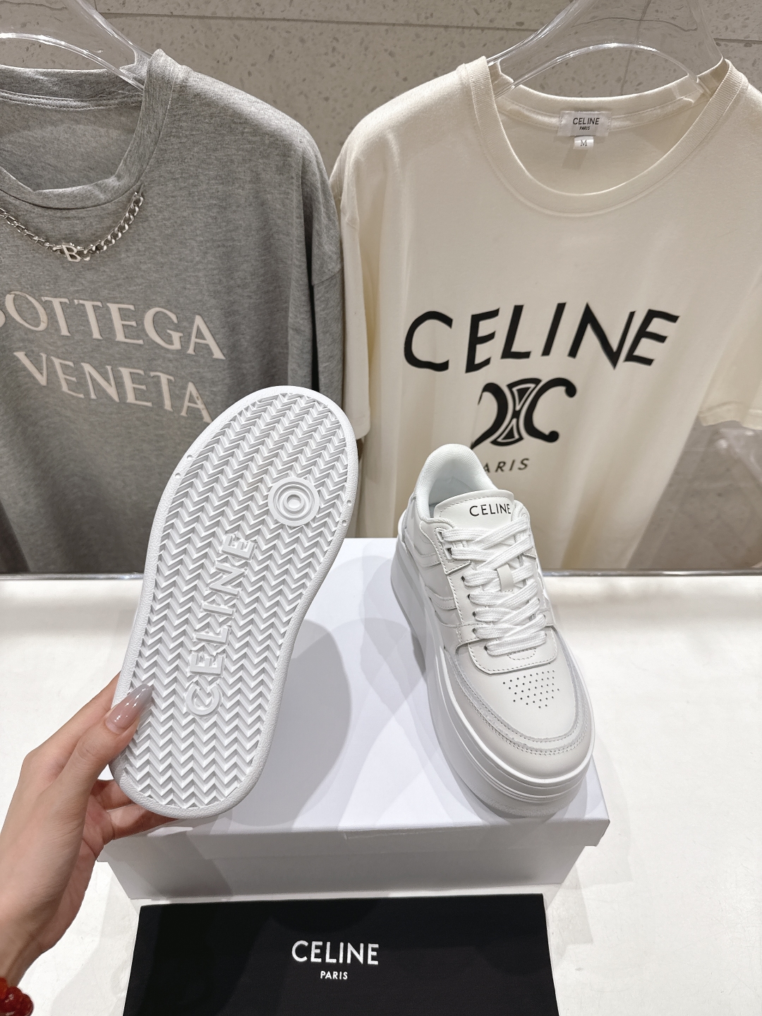 高版本出厂  厚底
 CELINE*思琳赛琳 2025ss新款徽标系带厚底休闲鞋小白鞋
简单舒服，干净利