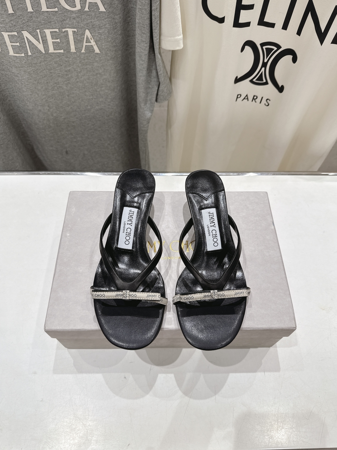 高版本出厂
  JIMMY CHOO｜JC/吉米周2025ss新款简约高跟鞋拖鞋

原版套楦，完美的线条