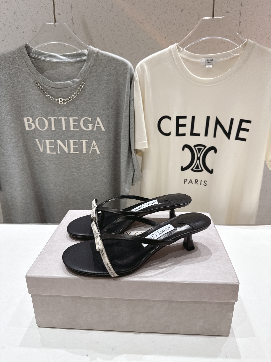 高版本出厂
  JIMMY CHOO｜JC/吉米周2025ss新款简约高跟鞋拖鞋

原版套楦，完美的线条