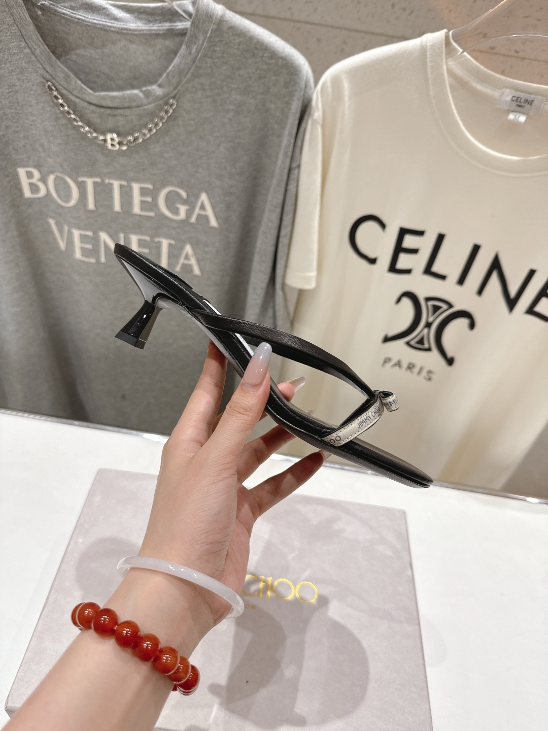 高版本出厂
  JIMMY CHOO｜JC/吉米周2025ss新款简约高跟鞋拖鞋

原版套楦，完美的线条