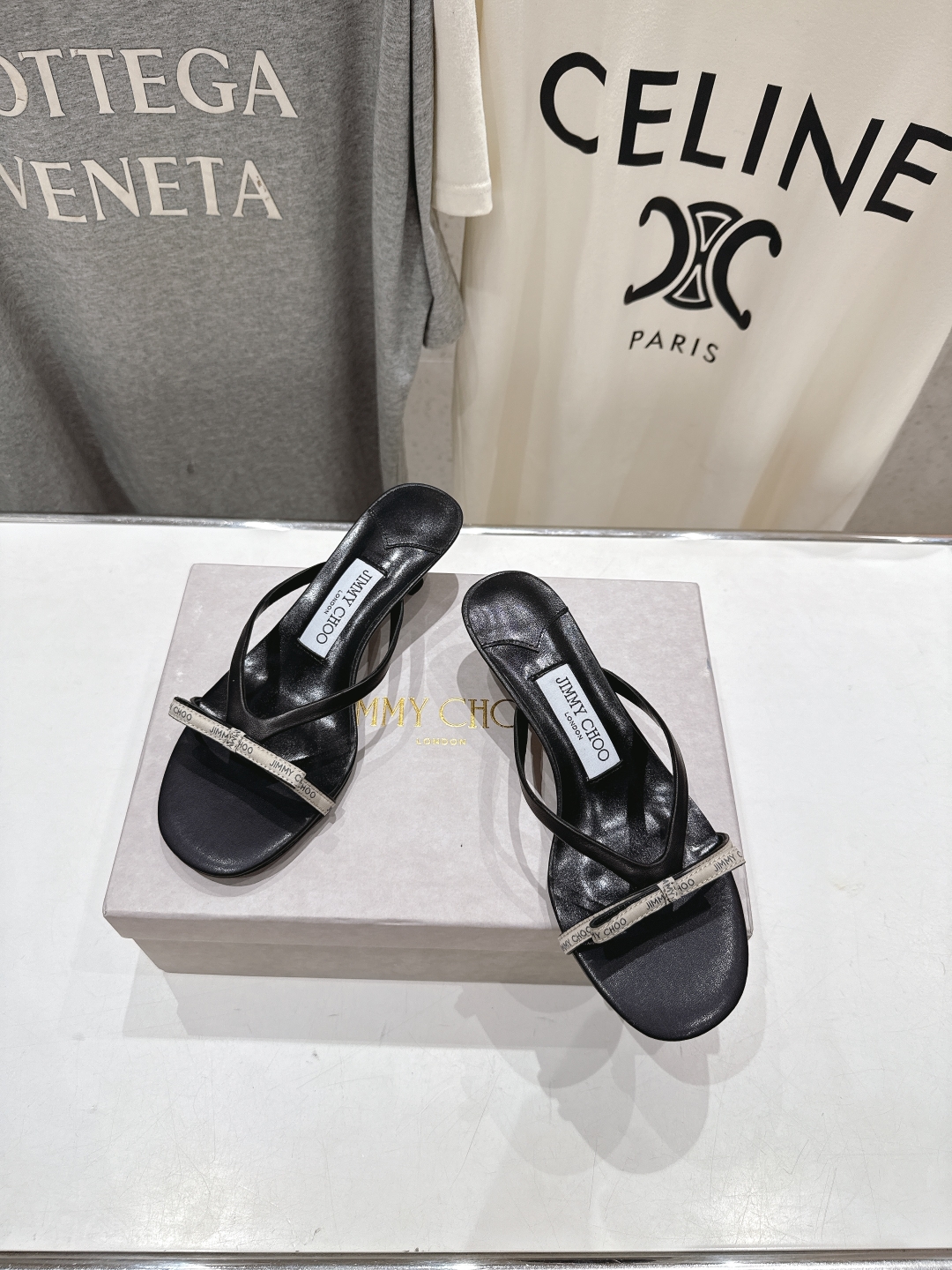 高版本出厂
  JIMMY CHOO｜JC/吉米周2025ss新款简约高跟鞋拖鞋

原版套楦，完美的线条