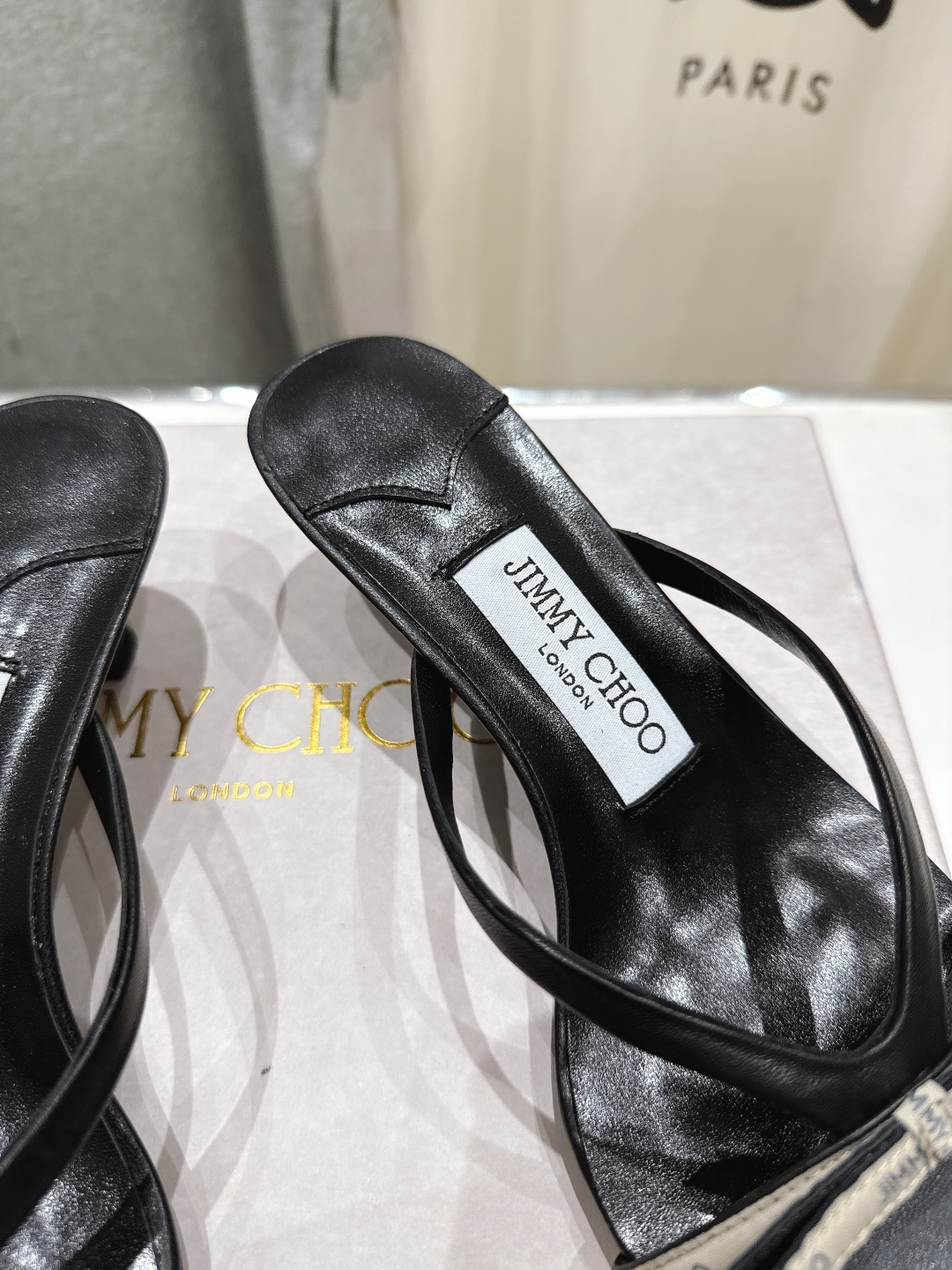 高版本出厂
  JIMMY CHOO｜JC/吉米周2025ss新款简约高跟鞋拖鞋

原版套楦，完美的线条