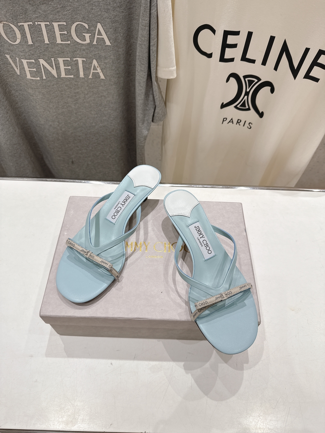 高版本出厂
  JIMMY CHOO｜JC/吉米周2025ss新款简约高跟鞋拖鞋

原版套楦，完美的线条