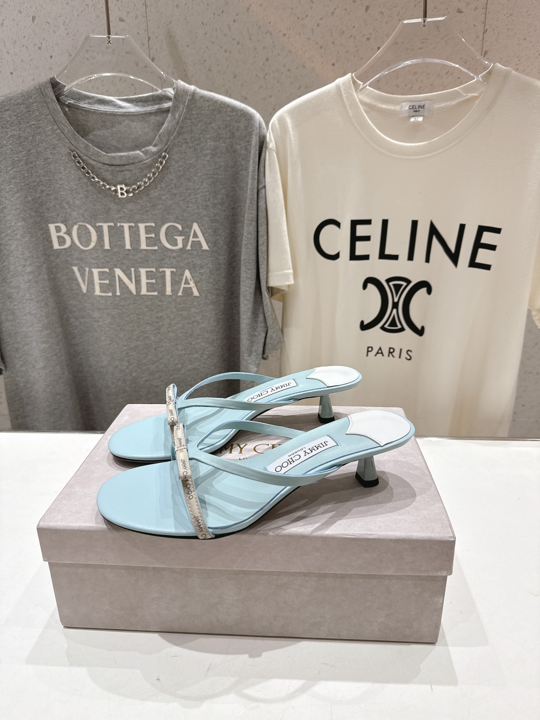高版本出厂
  JIMMY CHOO｜JC/吉米周2025ss新款简约高跟鞋拖鞋

原版套楦，完美的线条