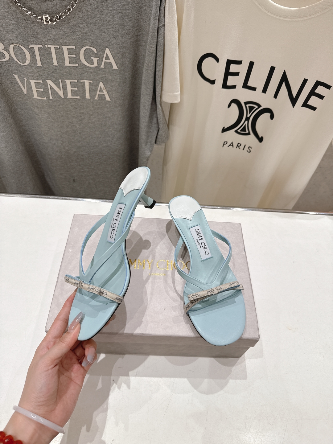 高版本出厂
  JIMMY CHOO｜JC/吉米周2025ss新款简约高跟鞋拖鞋

原版套楦，完美的线条