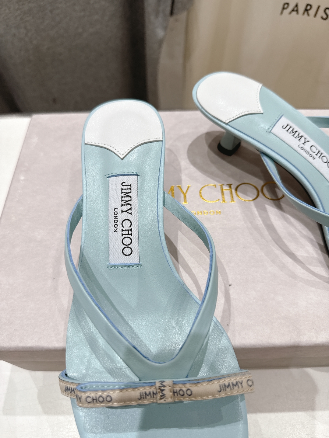 高版本出厂
  JIMMY CHOO｜JC/吉米周2025ss新款简约高跟鞋拖鞋

原版套楦，完美的线条