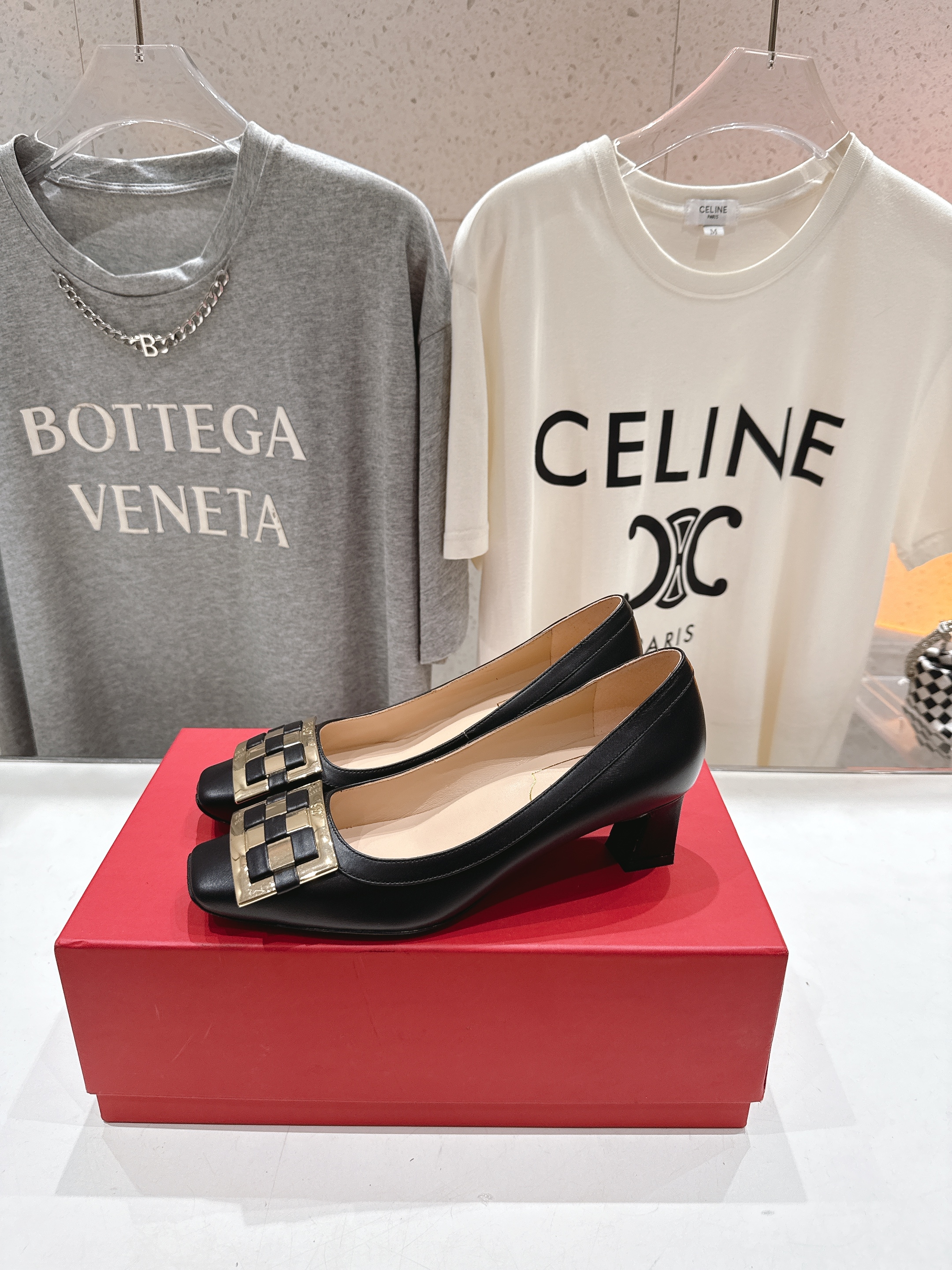 高版本出厂
 Roger vivier RV2025ss新款玛丽珍方扣小方头高跟鞋单鞋
上脚超好看的一款