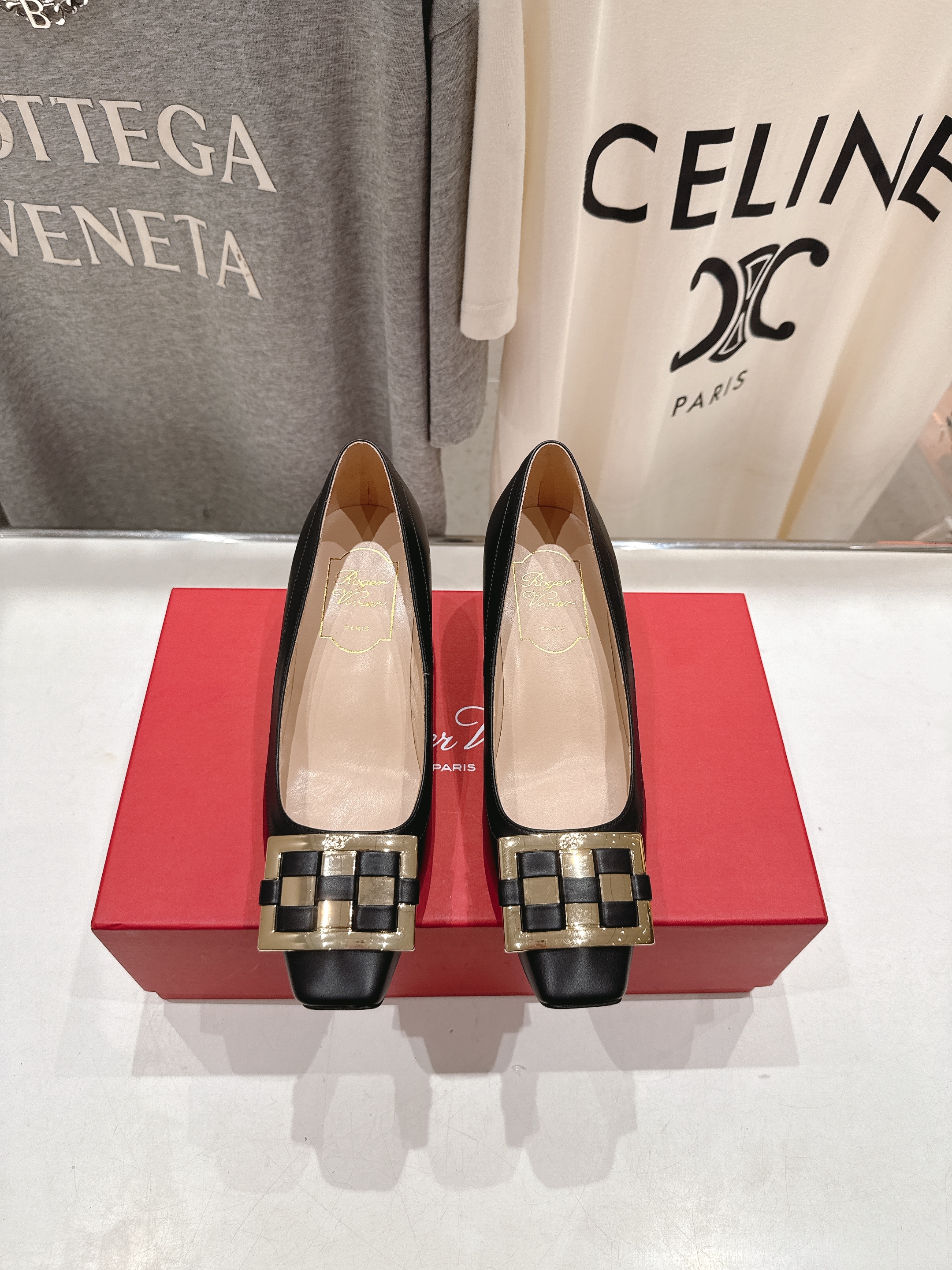 高版本出厂
 Roger vivier RV2025ss新款玛丽珍方扣小方头高跟鞋单鞋
上脚超好看的一款