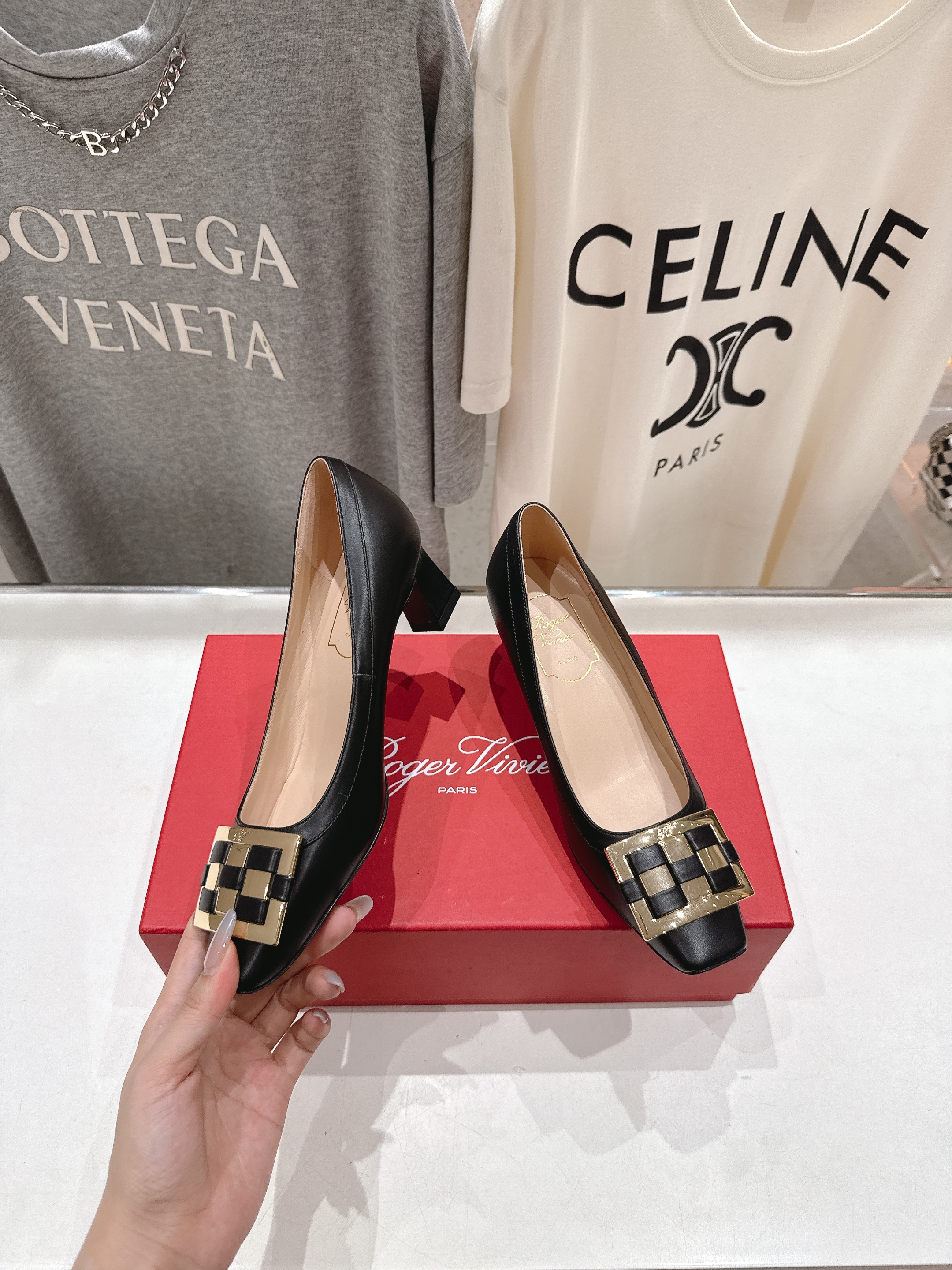 高版本出厂
 Roger vivier RV2025ss新款玛丽珍方扣小方头高跟鞋单鞋
上脚超好看的一款