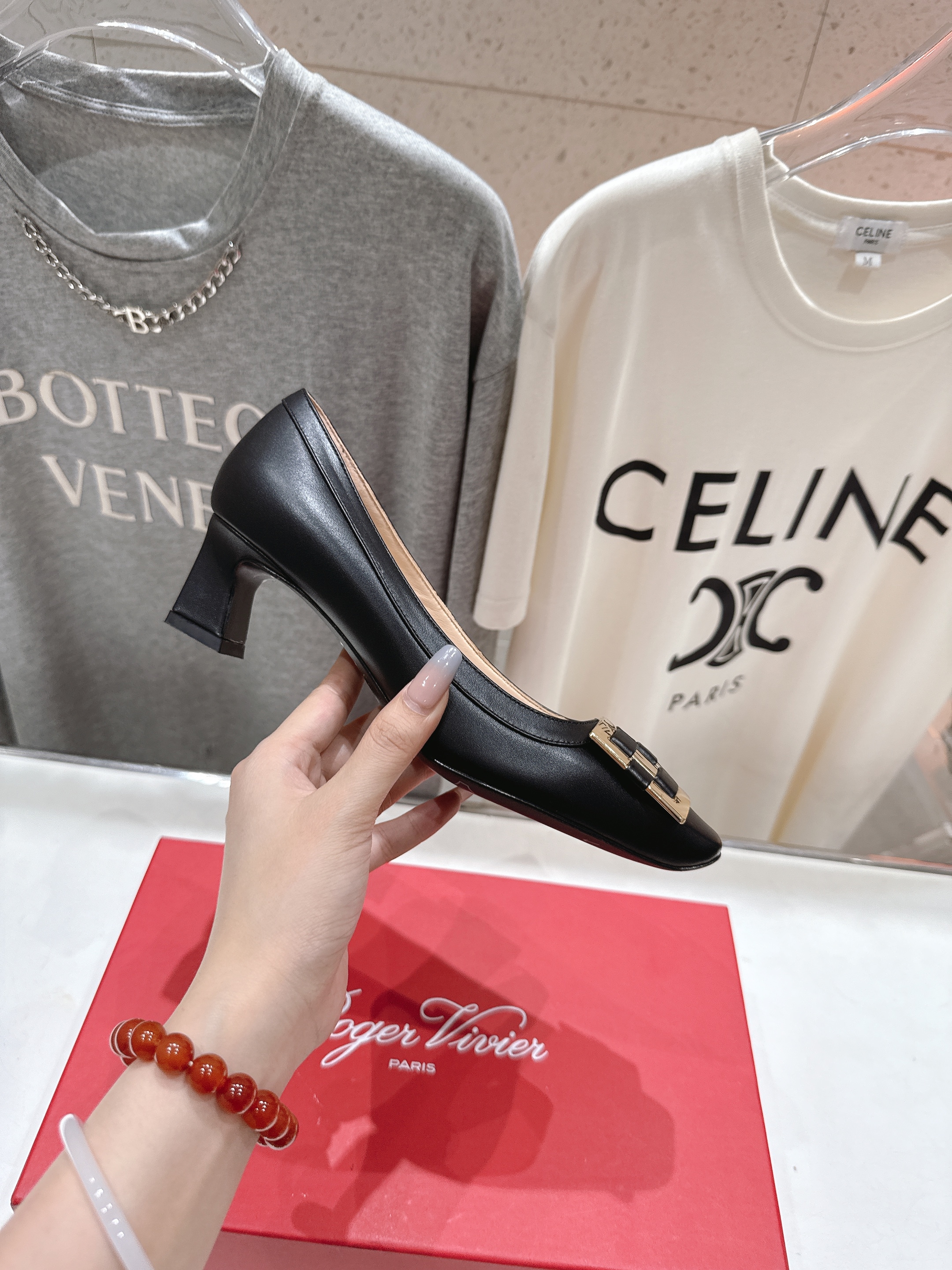高版本出厂
 Roger vivier RV2025ss新款玛丽珍方扣小方头高跟鞋单鞋
上脚超好看的一款