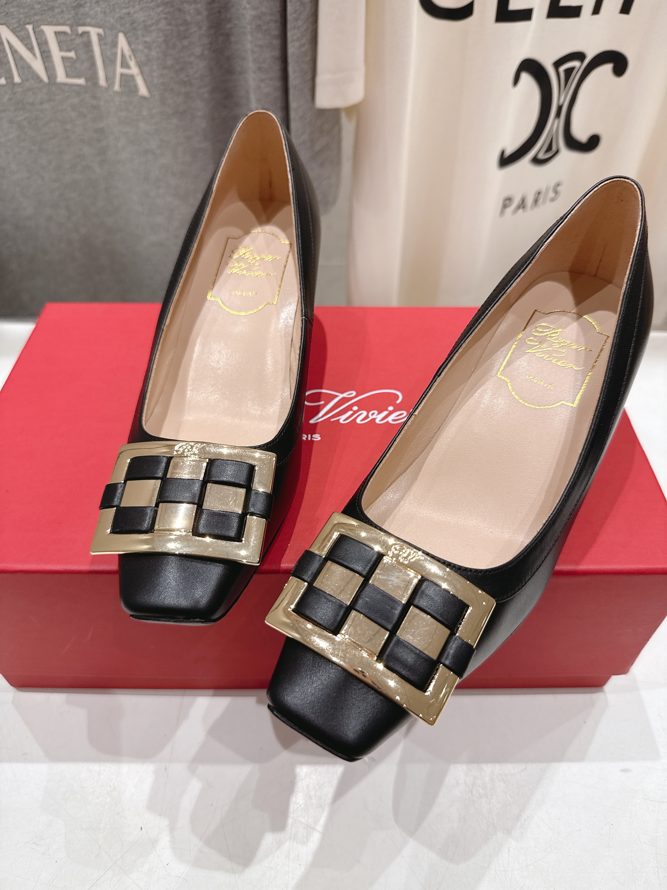 高版本出厂
 Roger vivier RV2025ss新款玛丽珍方扣小方头高跟鞋单鞋
上脚超好看的一款