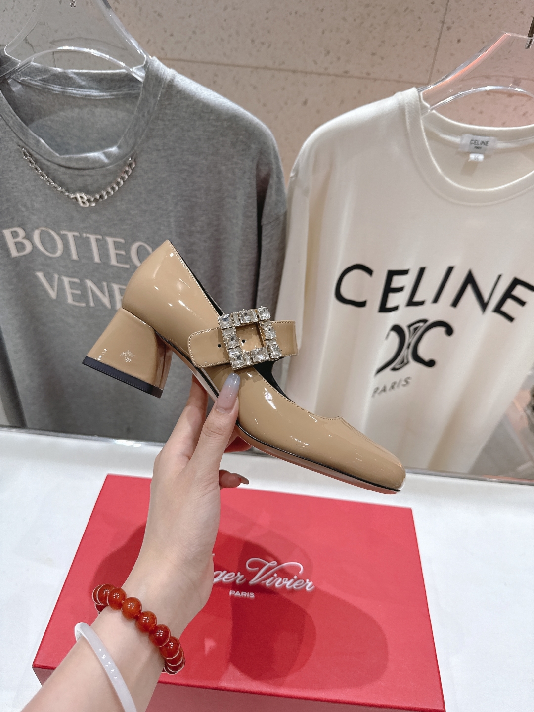 高版本出厂
 Roger vivier RV2025ss新款玛丽珍钻扣高跟鞋单鞋
上脚超好看的一款高跟鞋