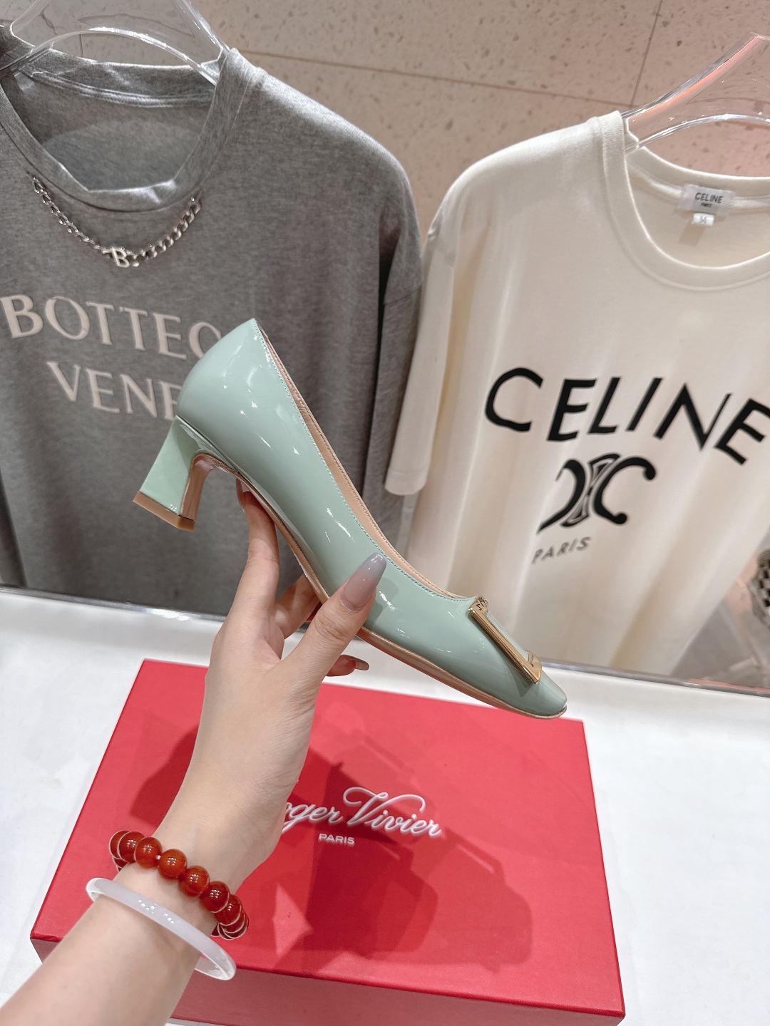 高版本出厂
 Roger vivier RV2025ss新款玛丽珍方扣小方头高跟鞋单鞋
上脚超好看的一款