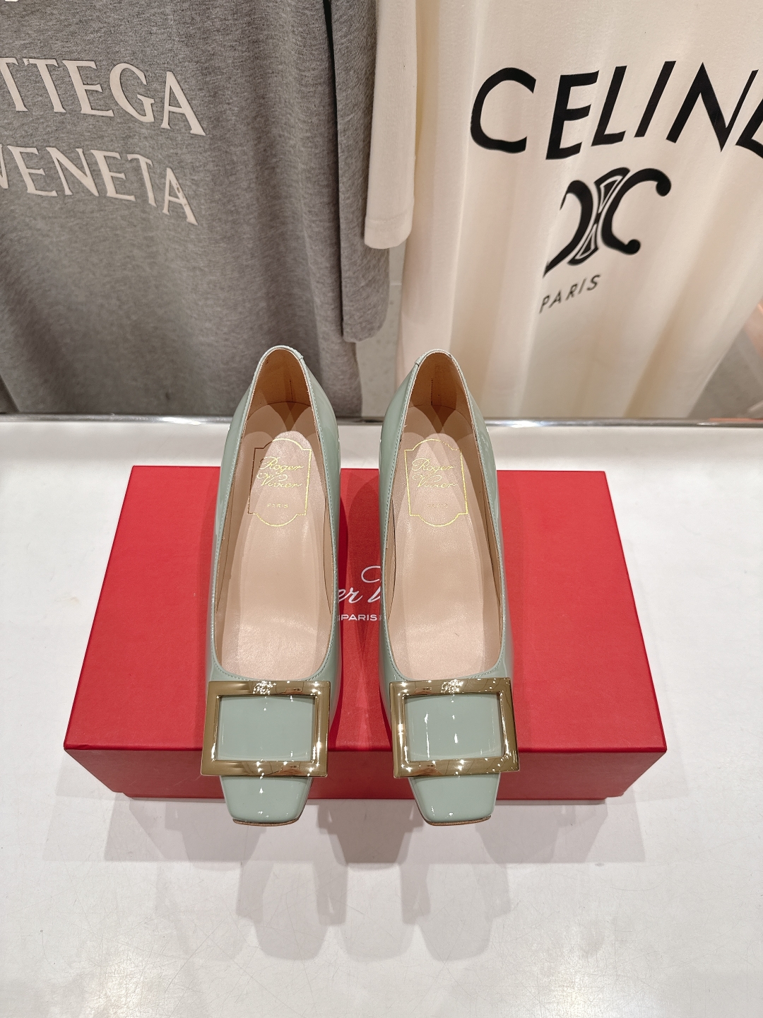高版本出厂
 Roger vivier RV2025ss新款玛丽珍方扣小方头高跟鞋单鞋
上脚超好看的一款