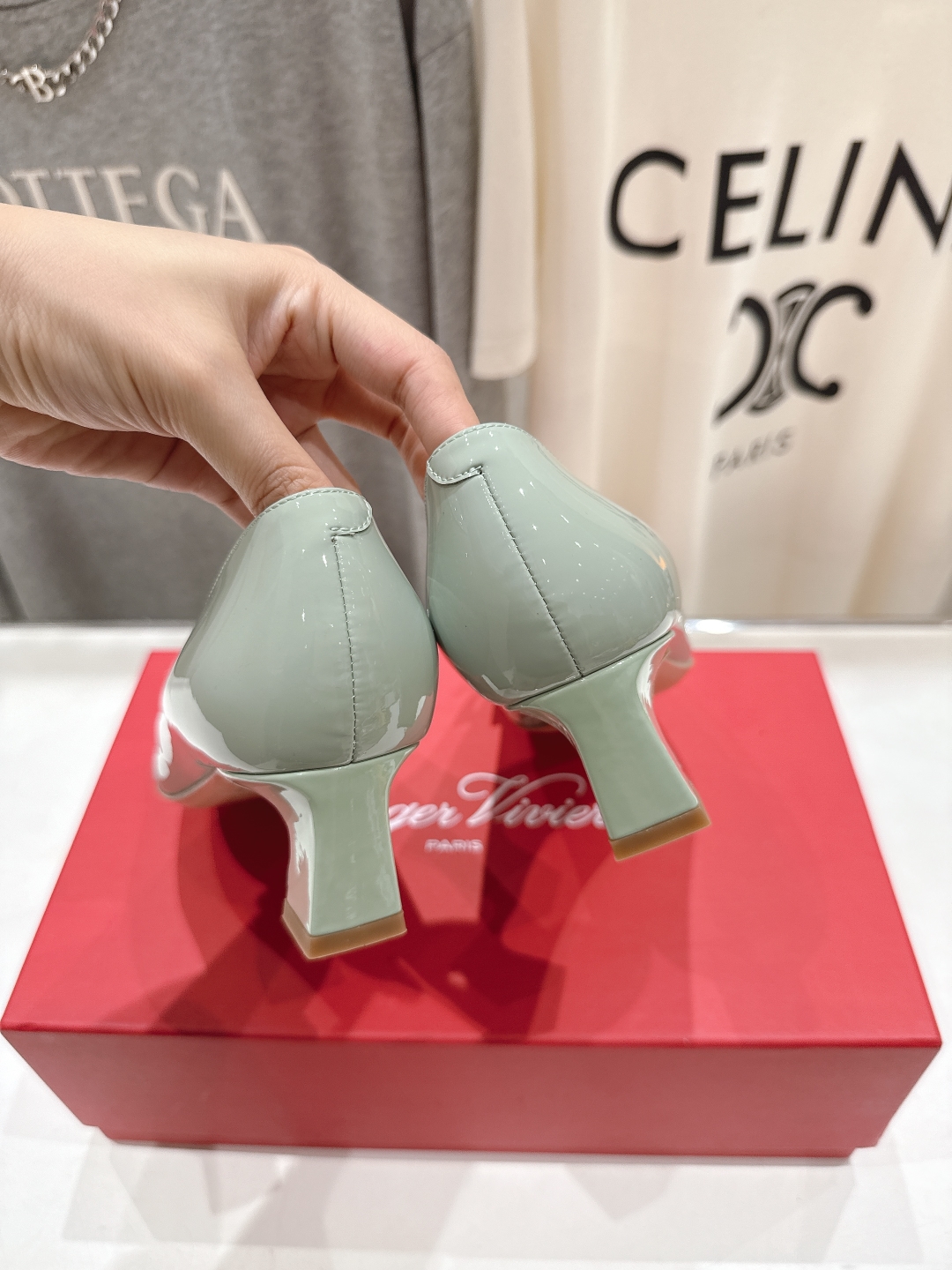 高版本出厂
 Roger vivier RV2025ss新款玛丽珍方扣小方头高跟鞋单鞋
上脚超好看的一款