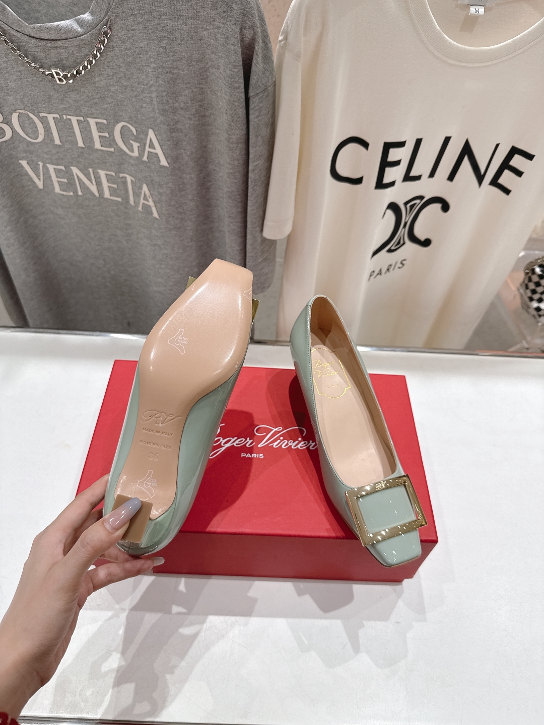 高版本出厂
 Roger vivier RV2025ss新款玛丽珍方扣小方头高跟鞋单鞋
上脚超好看的一款