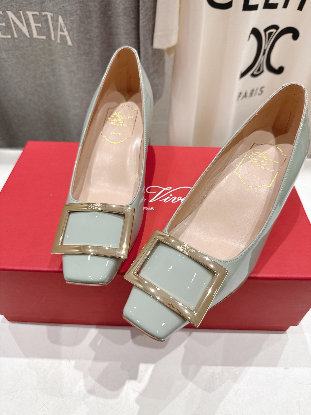 高版本出厂
 Roger vivier RV2025ss新款玛丽珍方扣小方头高跟鞋单鞋
上脚超好看的一款
