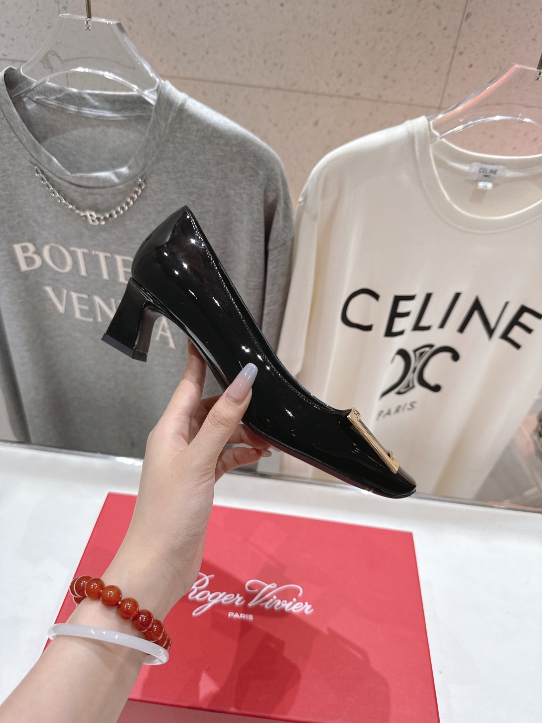 高版本出厂
 Roger vivier RV2025ss新款玛丽珍方扣小方头高跟鞋单鞋
上脚超好看的一款