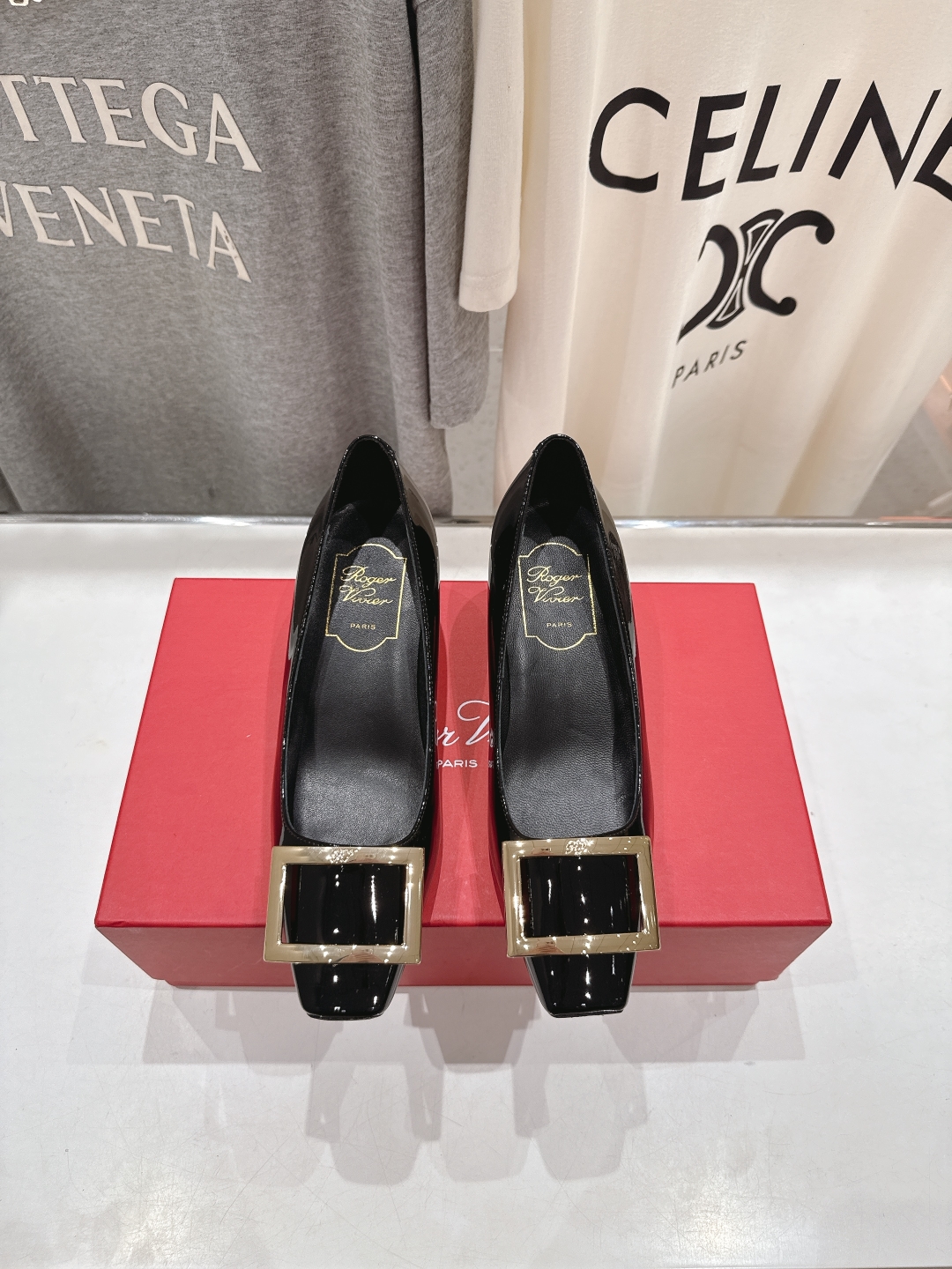 高版本出厂
 Roger vivier RV2025ss新款玛丽珍方扣小方头高跟鞋单鞋
上脚超好看的一款