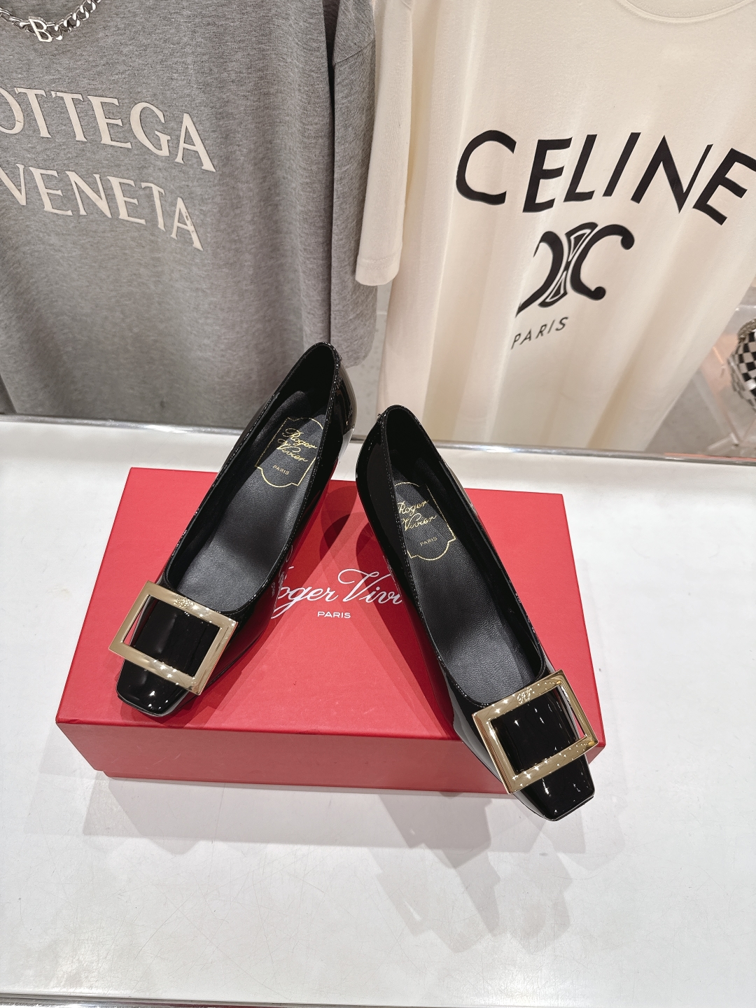 高版本出厂
 Roger vivier RV2025ss新款玛丽珍方扣小方头高跟鞋单鞋
上脚超好看的一款