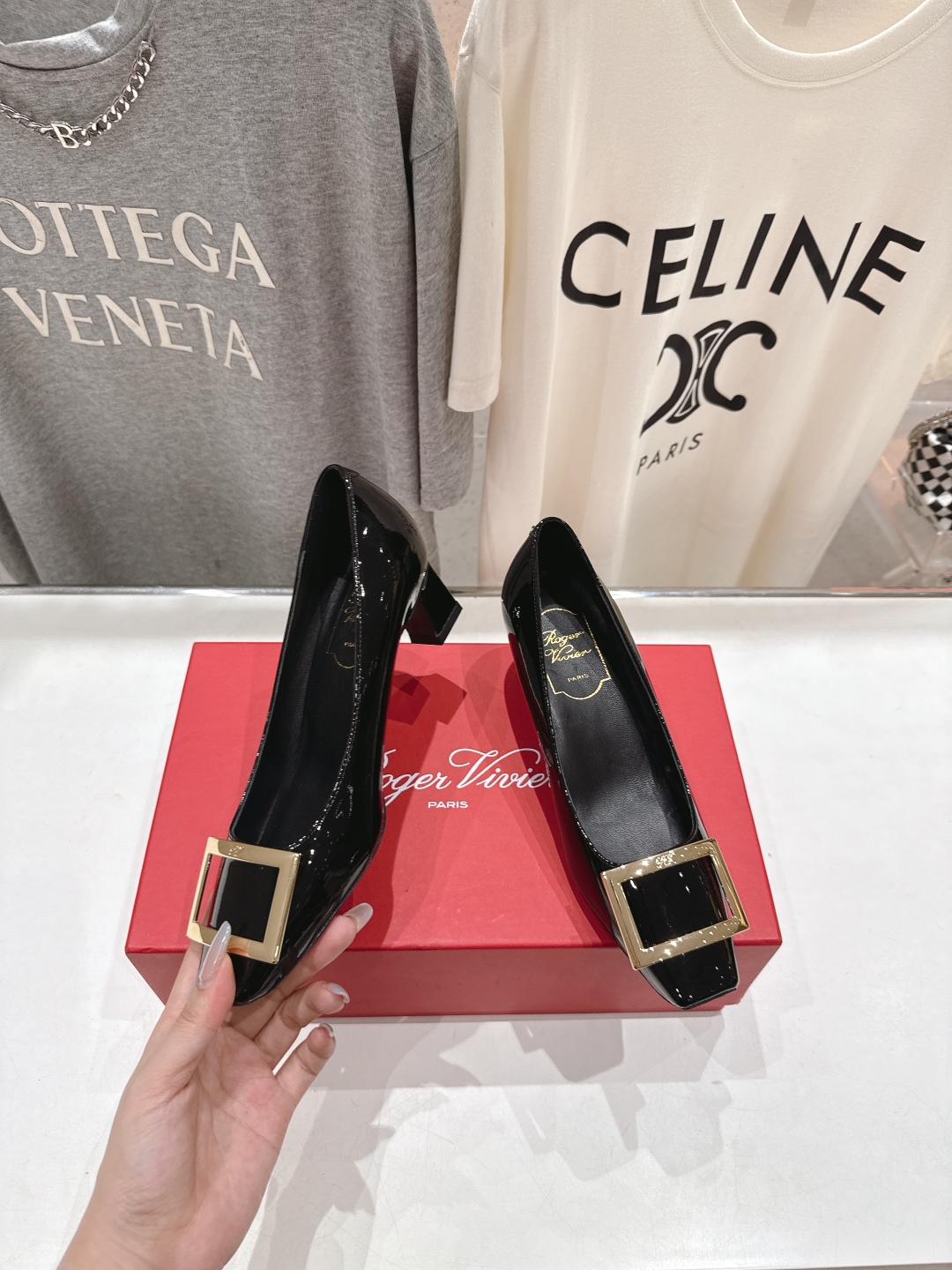 高版本出厂
 Roger vivier RV2025ss新款玛丽珍方扣小方头高跟鞋单鞋
上脚超好看的一款
