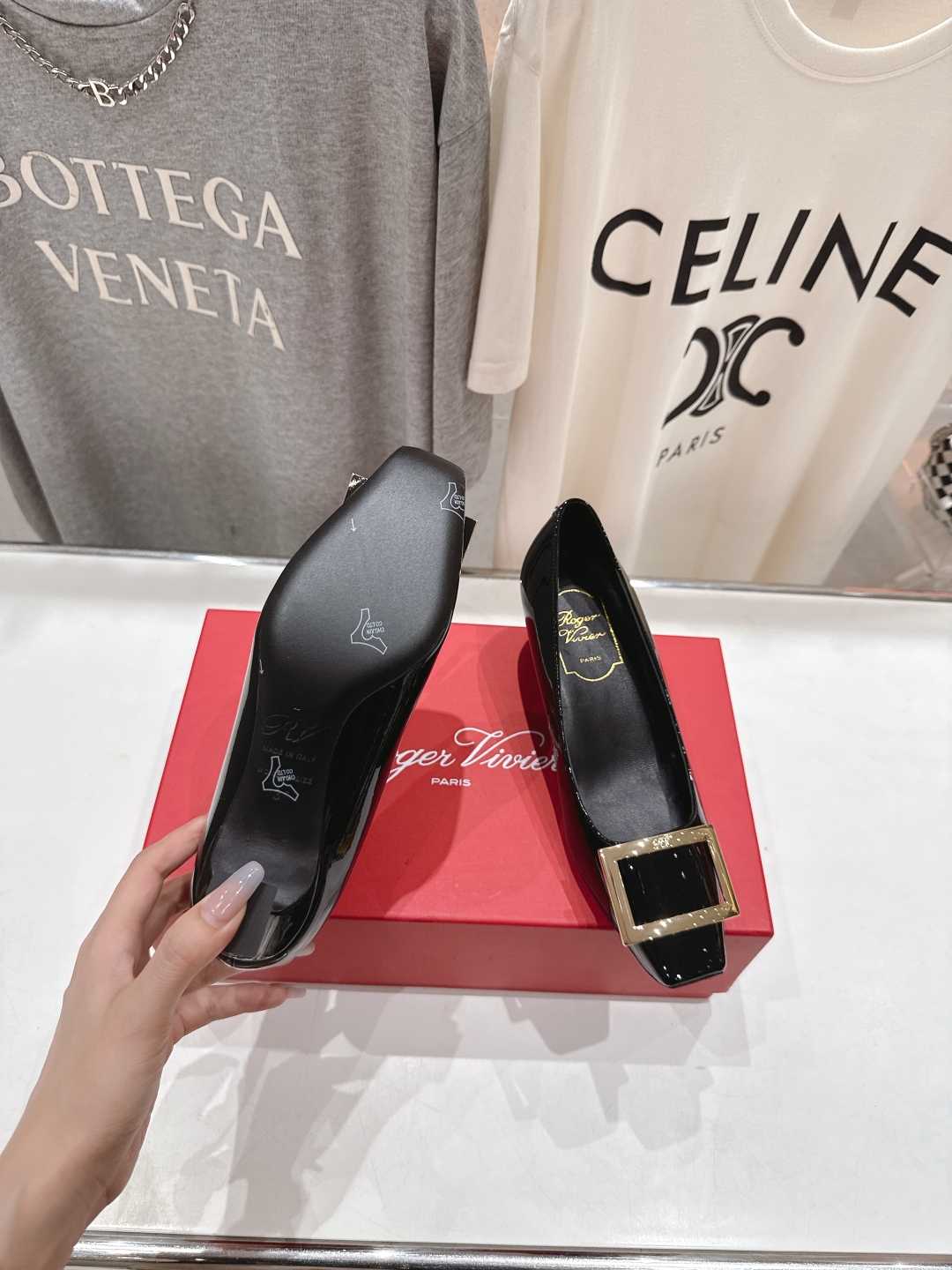 高版本出厂
 Roger vivier RV2025ss新款玛丽珍方扣小方头高跟鞋单鞋
上脚超好看的一款