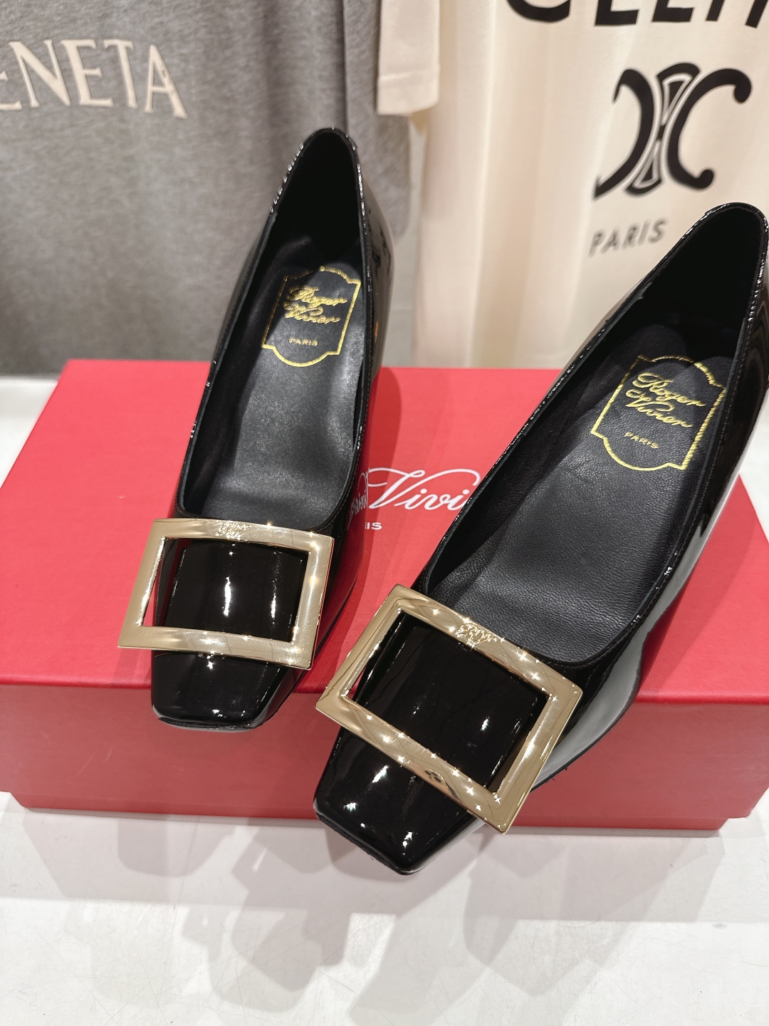 高版本出厂
 Roger vivier RV2025ss新款玛丽珍方扣小方头高跟鞋单鞋
上脚超好看的一款