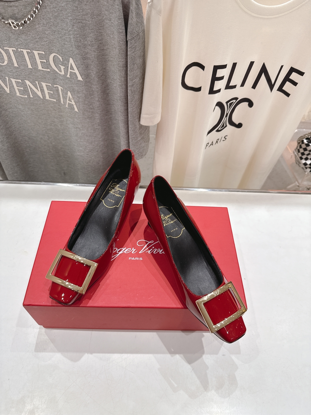 高版本出厂
 Roger vivier RV2025ss新款玛丽珍方扣小方头高跟鞋单鞋
上脚超好看的一款