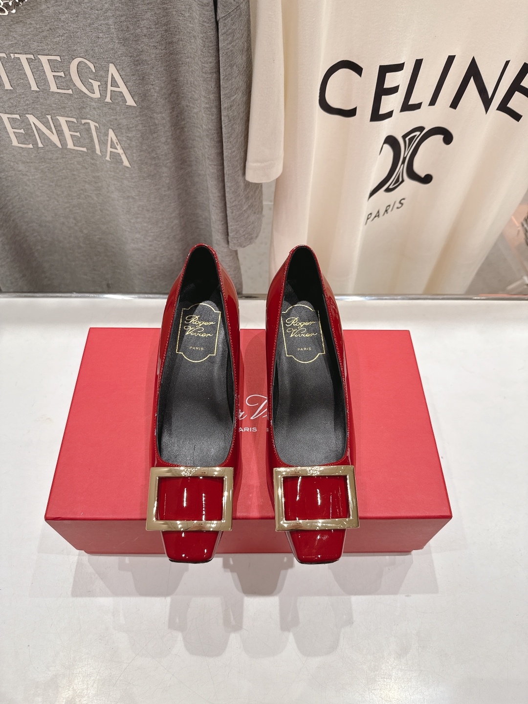 高版本出厂
 Roger vivier RV2025ss新款玛丽珍方扣小方头高跟鞋单鞋
上脚超好看的一款