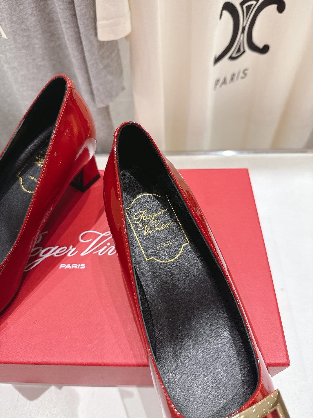 高版本出厂
 Roger vivier RV2025ss新款玛丽珍方扣小方头高跟鞋单鞋
上脚超好看的一款