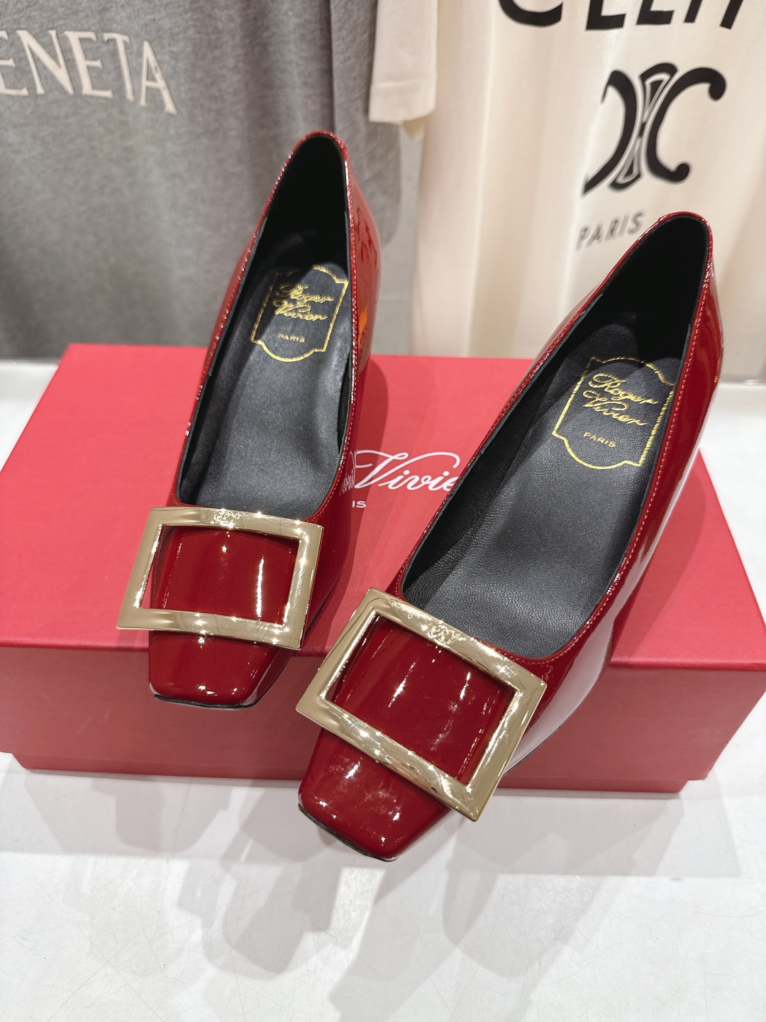 高版本出厂
 Roger vivier RV2025ss新款玛丽珍方扣小方头高跟鞋单鞋
上脚超好看的一款