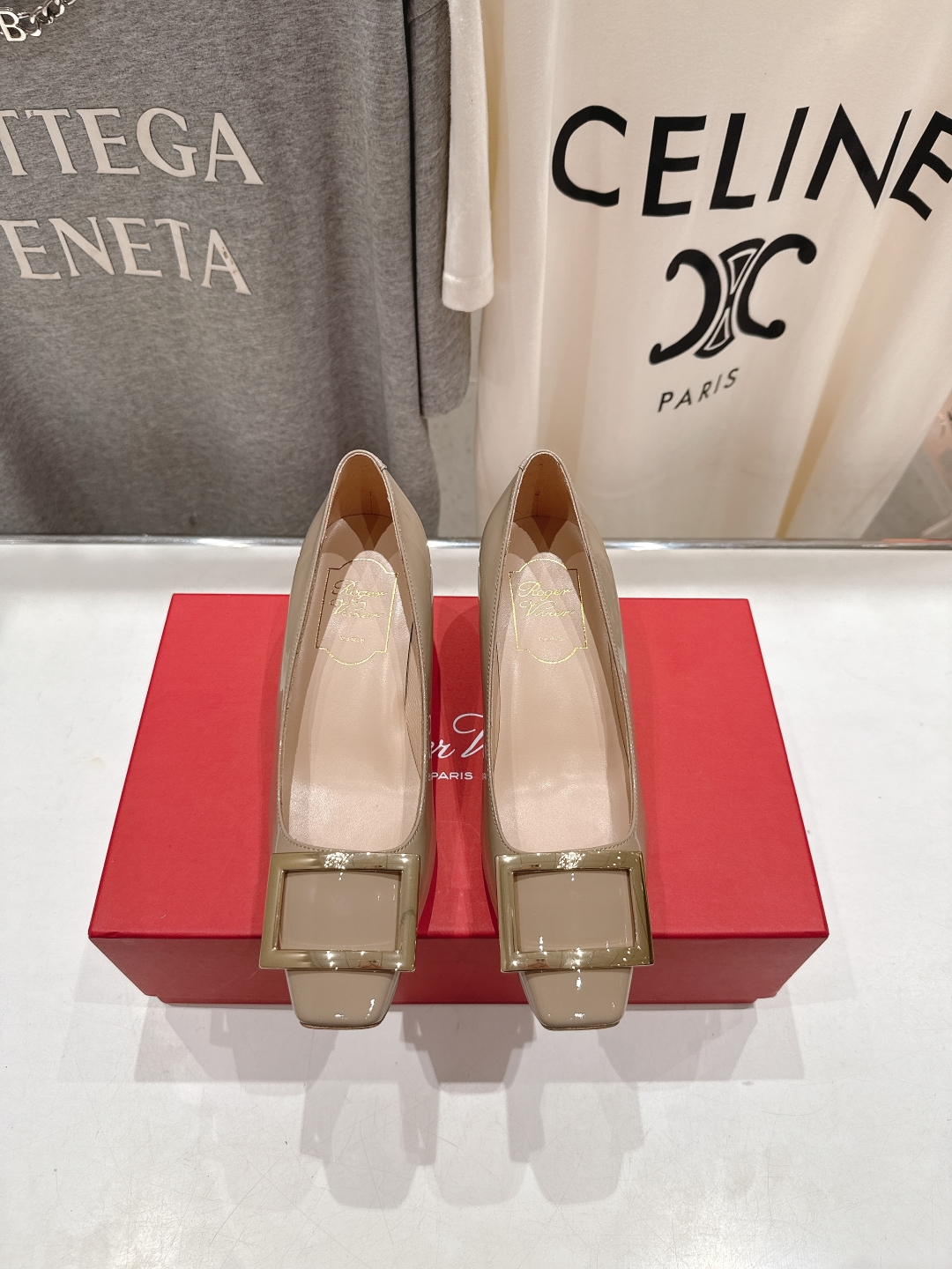 高版本出厂
 Roger vivier RV2025ss新款玛丽珍方扣小方头高跟鞋单鞋
上脚超好看的一款