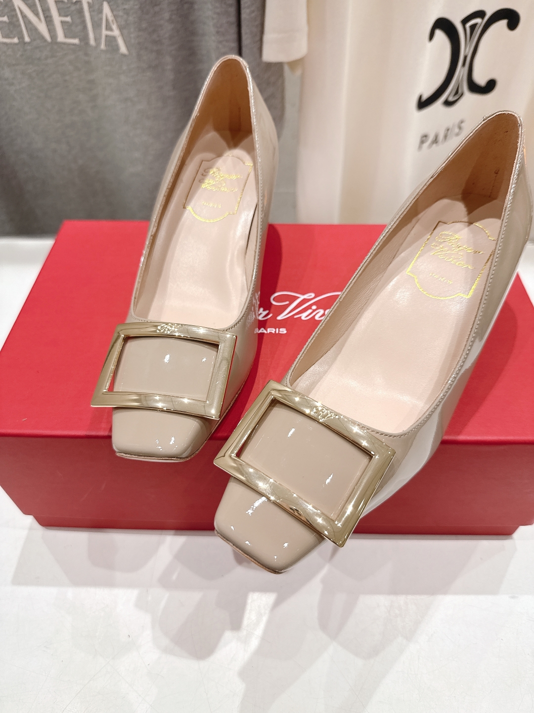高版本出厂
 Roger vivier RV2025ss新款玛丽珍方扣小方头高跟鞋单鞋
上脚超好看的一款