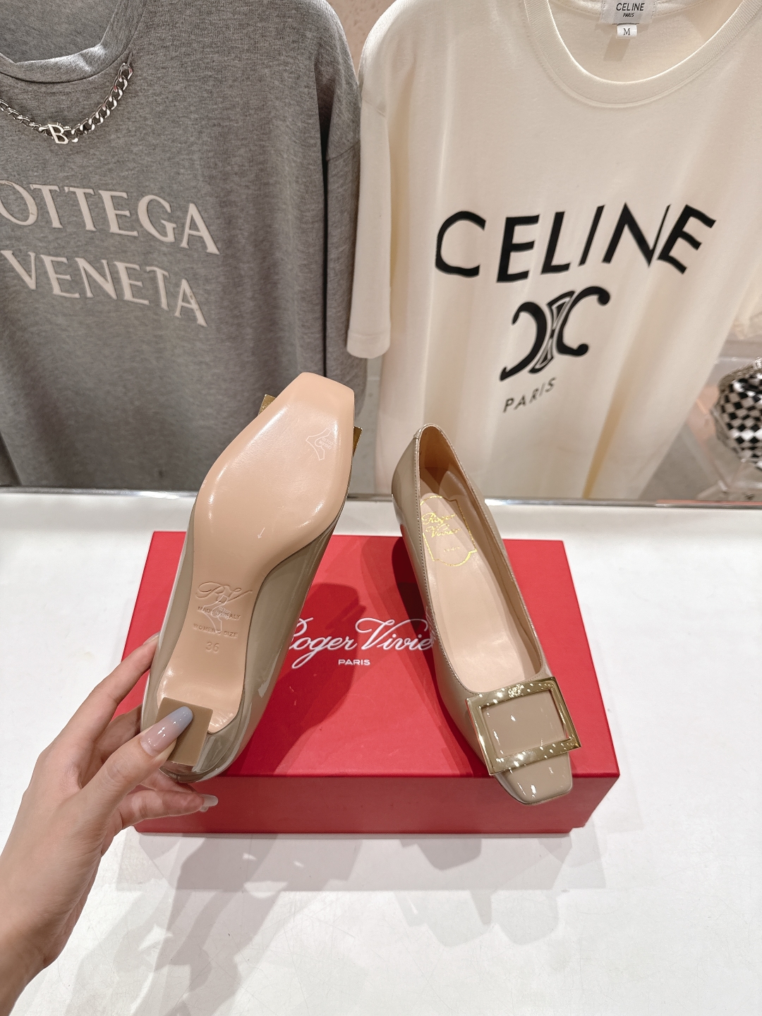 高版本出厂
 Roger vivier RV2025ss新款玛丽珍方扣小方头高跟鞋单鞋
上脚超好看的一款