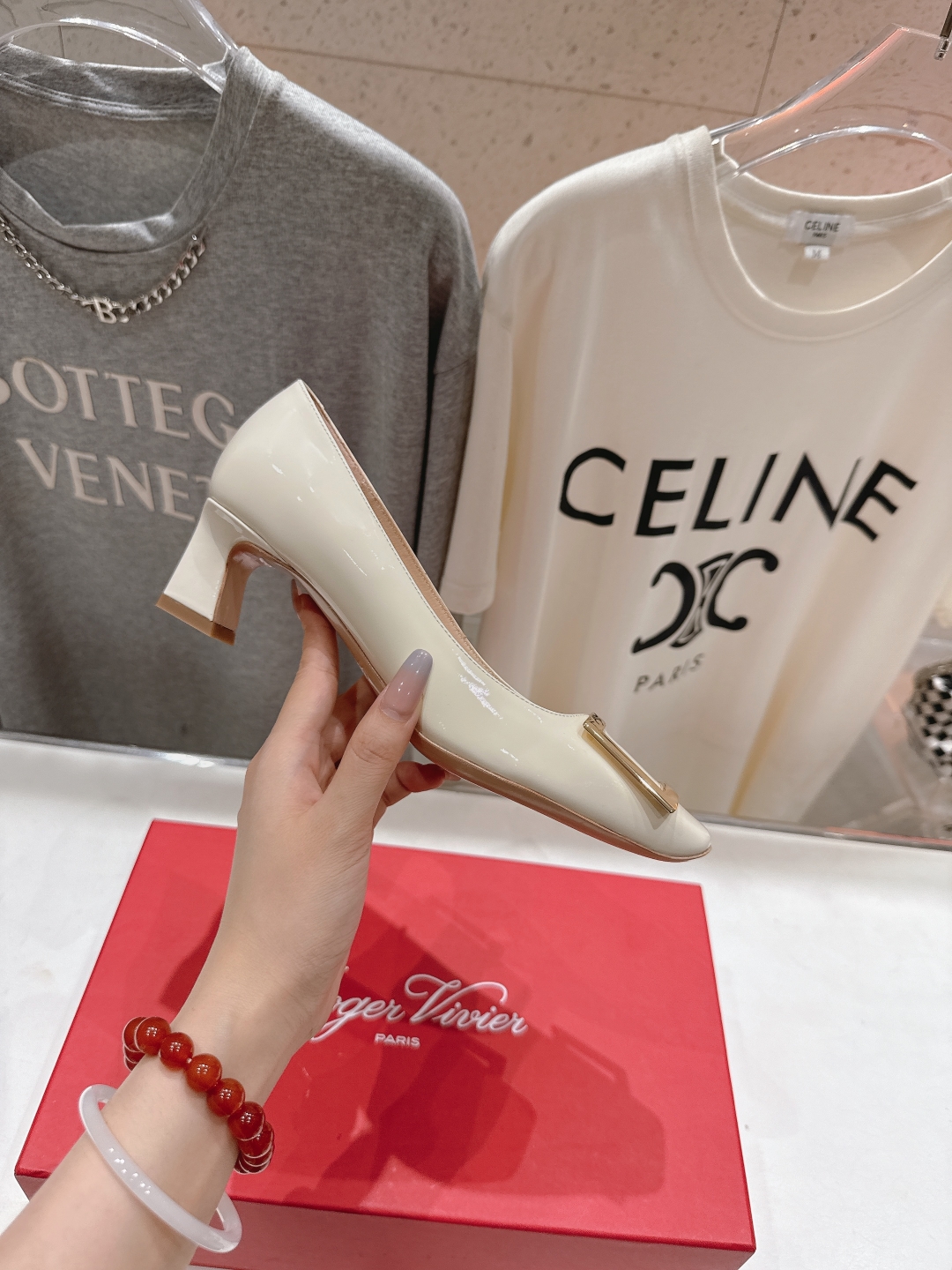 高版本出厂
 Roger vivier RV2025ss新款玛丽珍方扣小方头高跟鞋单鞋
上脚超好看的一款