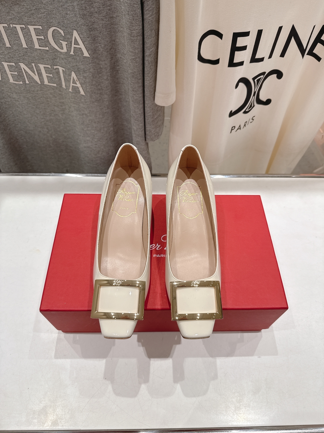 高版本出厂
 Roger vivier RV2025ss新款玛丽珍方扣小方头高跟鞋单鞋
上脚超好看的一款