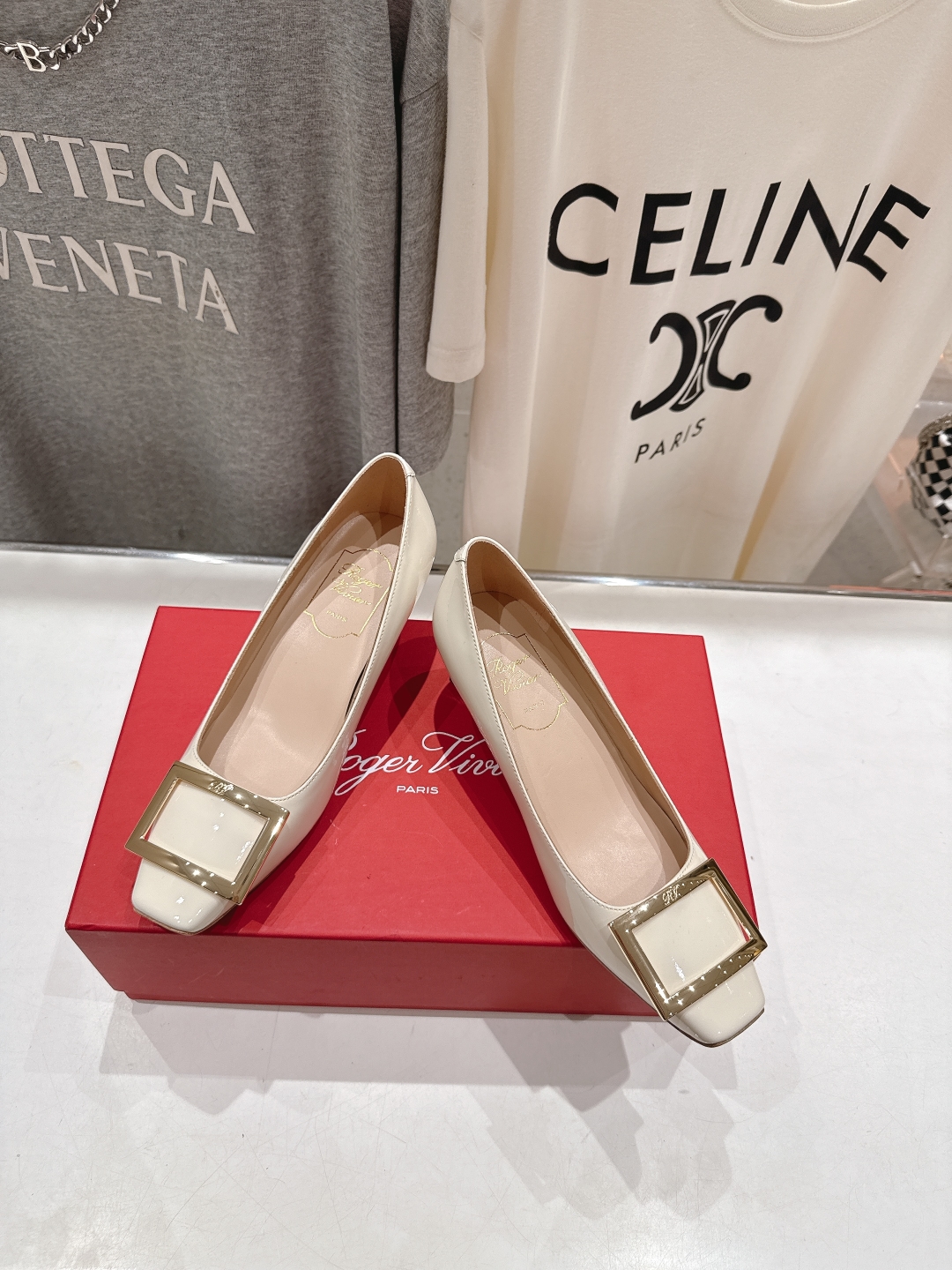 高版本出厂
 Roger vivier RV2025ss新款玛丽珍方扣小方头高跟鞋单鞋
上脚超好看的一款
