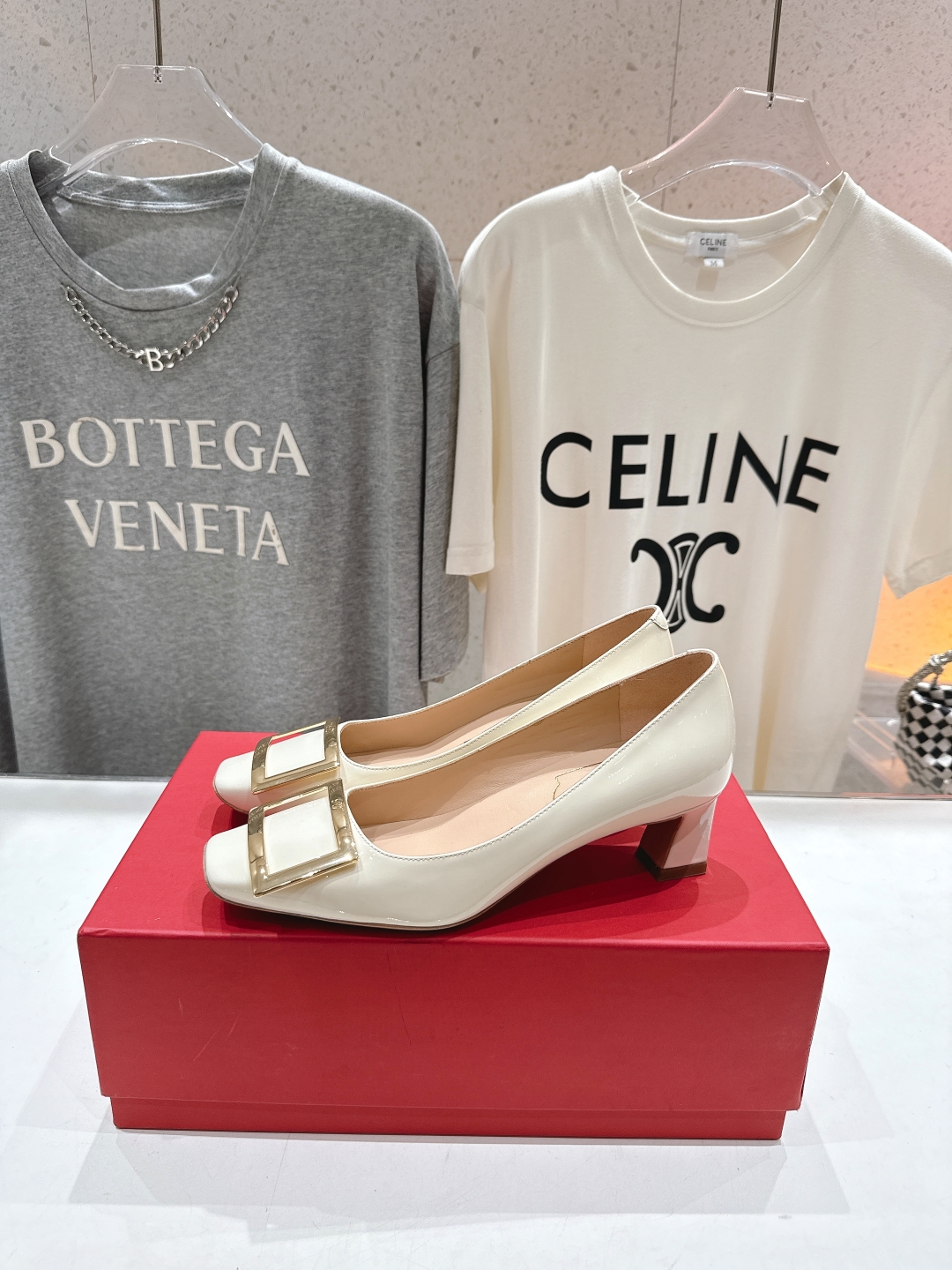 高版本出厂
 Roger vivier RV2025ss新款玛丽珍方扣小方头高跟鞋单鞋
上脚超好看的一款