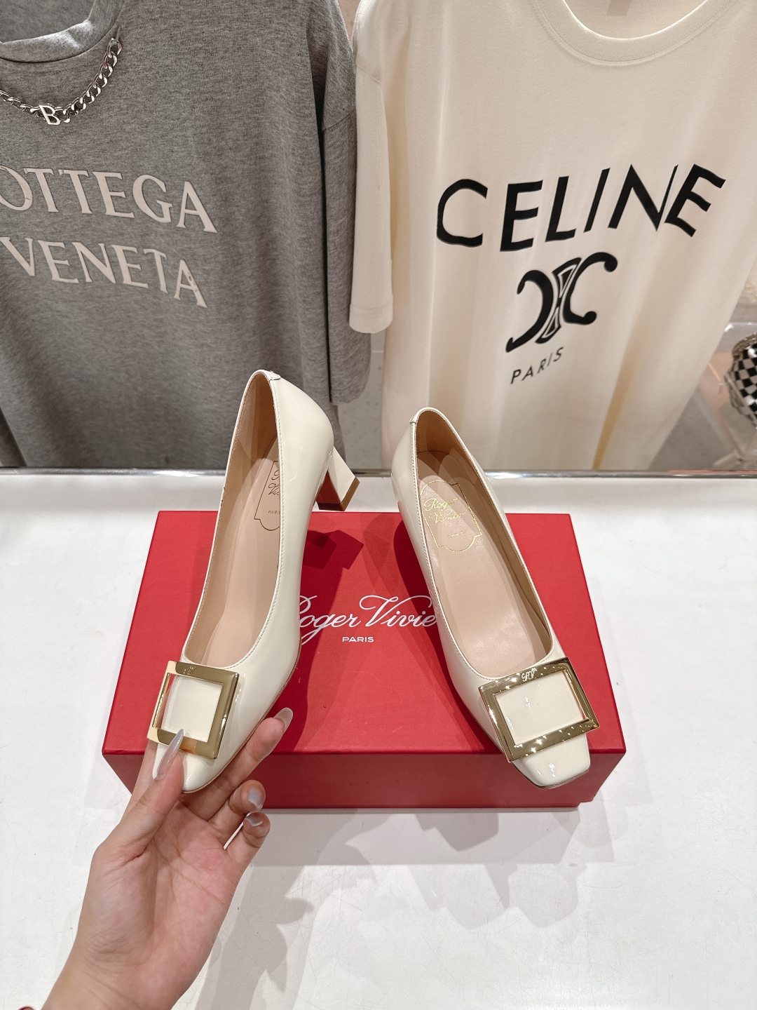 高版本出厂
 Roger vivier RV2025ss新款玛丽珍方扣小方头高跟鞋单鞋
上脚超好看的一款