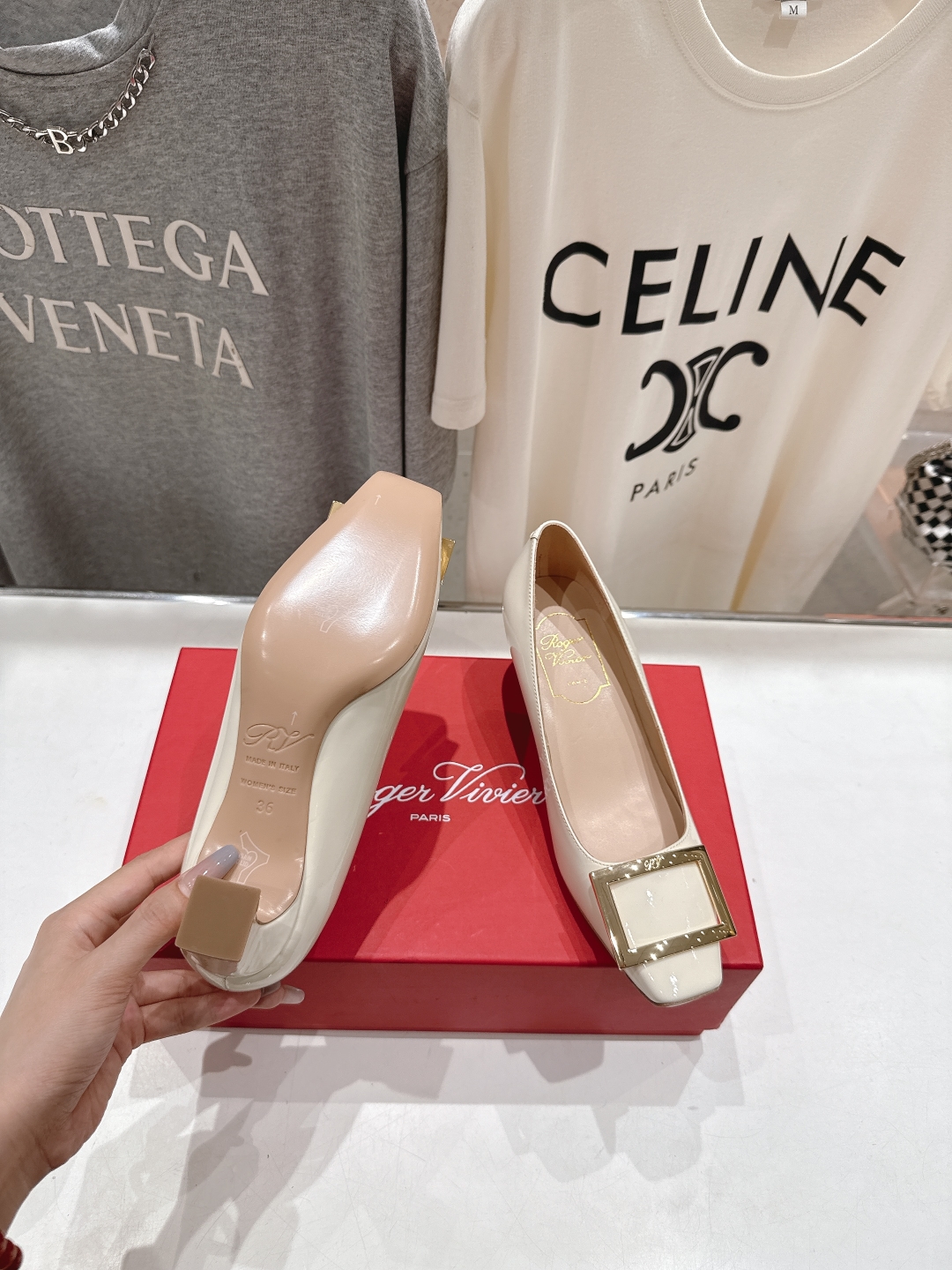 高版本出厂
 Roger vivier RV2025ss新款玛丽珍方扣小方头高跟鞋单鞋
上脚超好看的一款