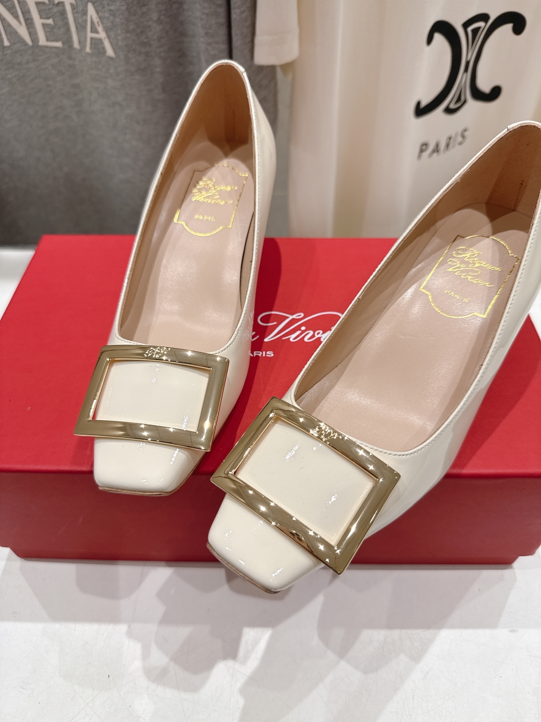 高版本出厂
 Roger vivier RV2025ss新款玛丽珍方扣小方头高跟鞋单鞋
上脚超好看的一款