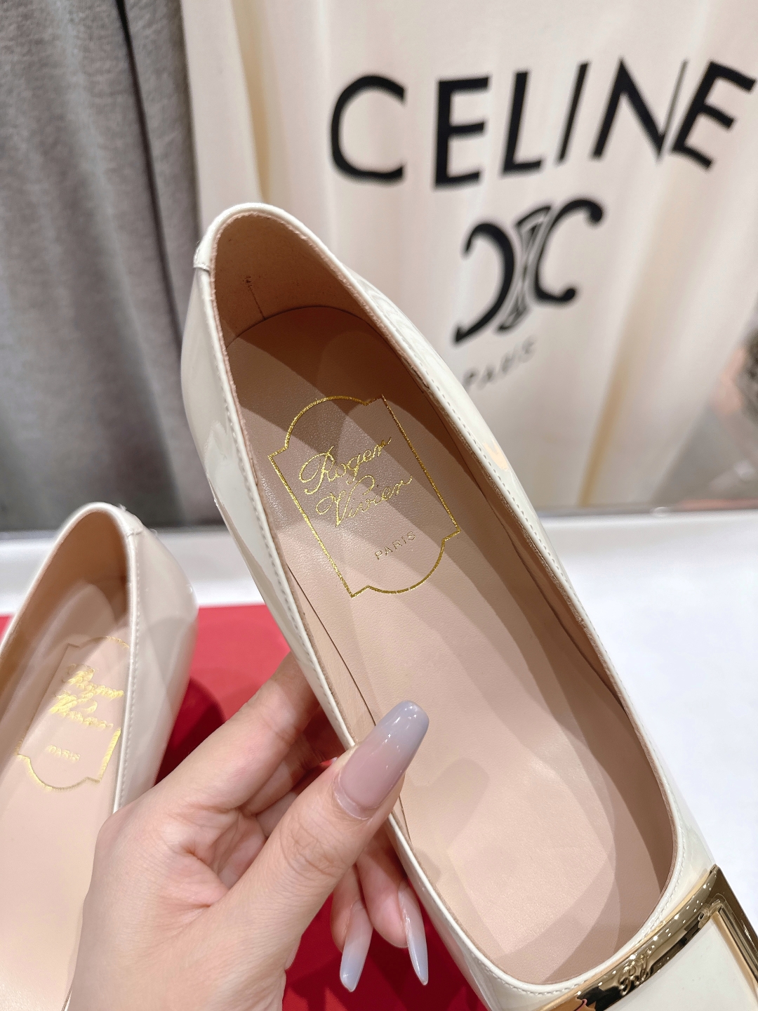 高版本出厂
 Roger vivier RV2025ss新款玛丽珍方扣小方头高跟鞋单鞋
上脚超好看的一款