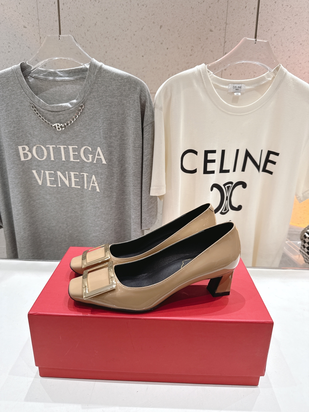 高版本出厂
 Roger vivier RV2025ss新款玛丽珍方扣小方头高跟鞋单鞋
上脚超好看的一款