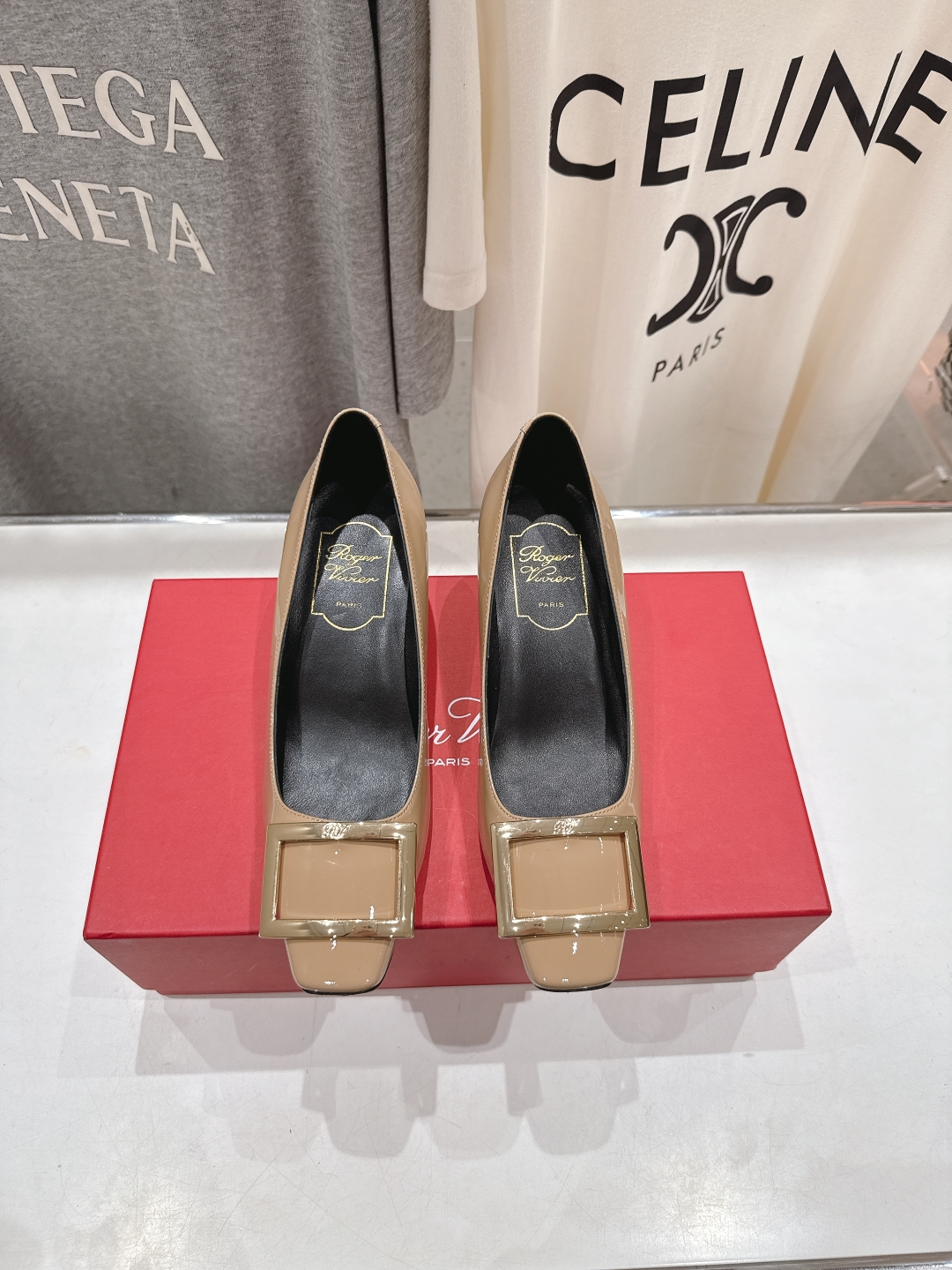 高版本出厂
 Roger vivier RV2025ss新款玛丽珍方扣小方头高跟鞋单鞋
上脚超好看的一款