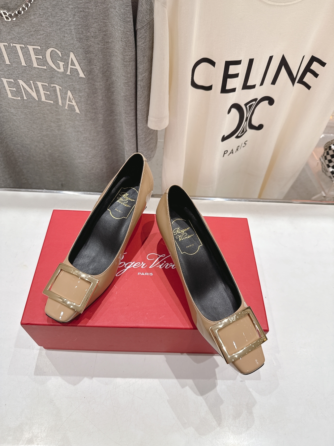 高版本出厂
 Roger vivier RV2025ss新款玛丽珍方扣小方头高跟鞋单鞋
上脚超好看的一款