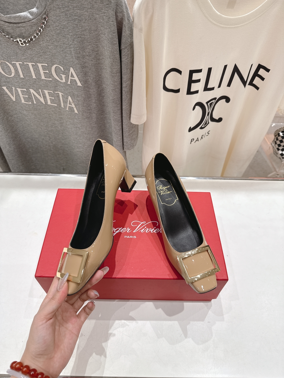 高版本出厂
 Roger vivier RV2025ss新款玛丽珍方扣小方头高跟鞋单鞋
上脚超好看的一款